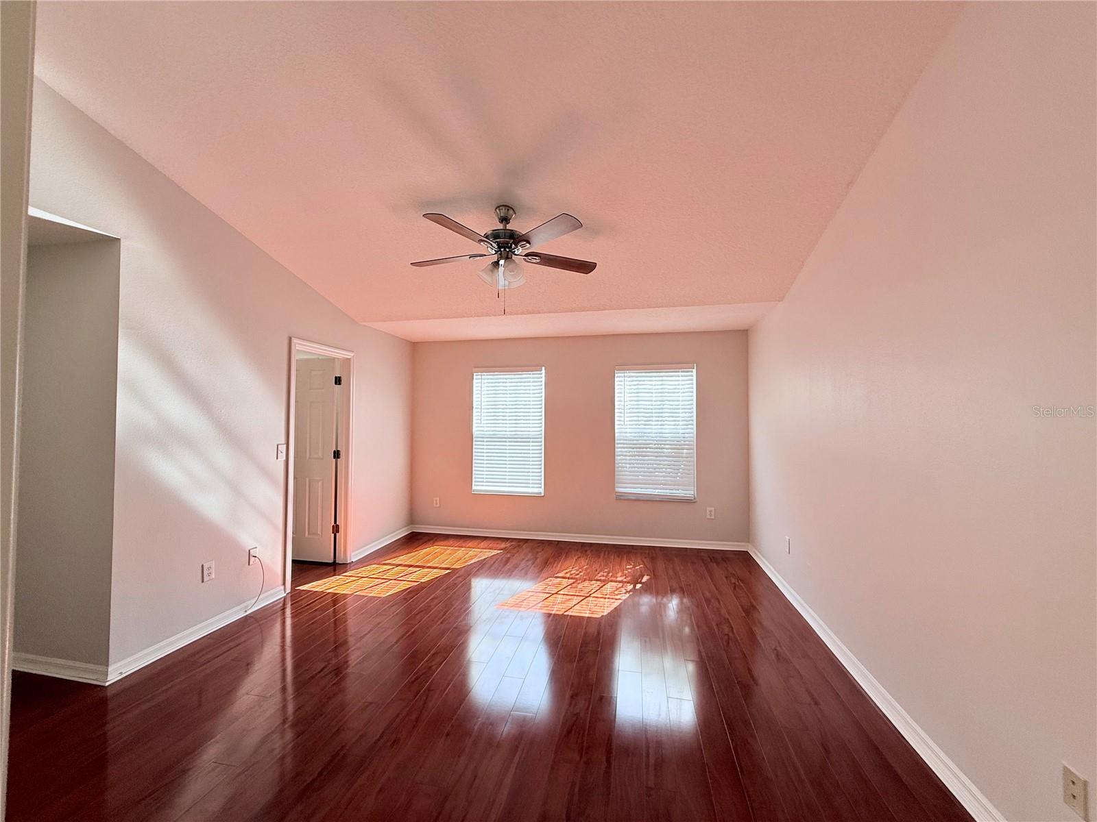 Image 19 of 26 For 12298 Country White Circle