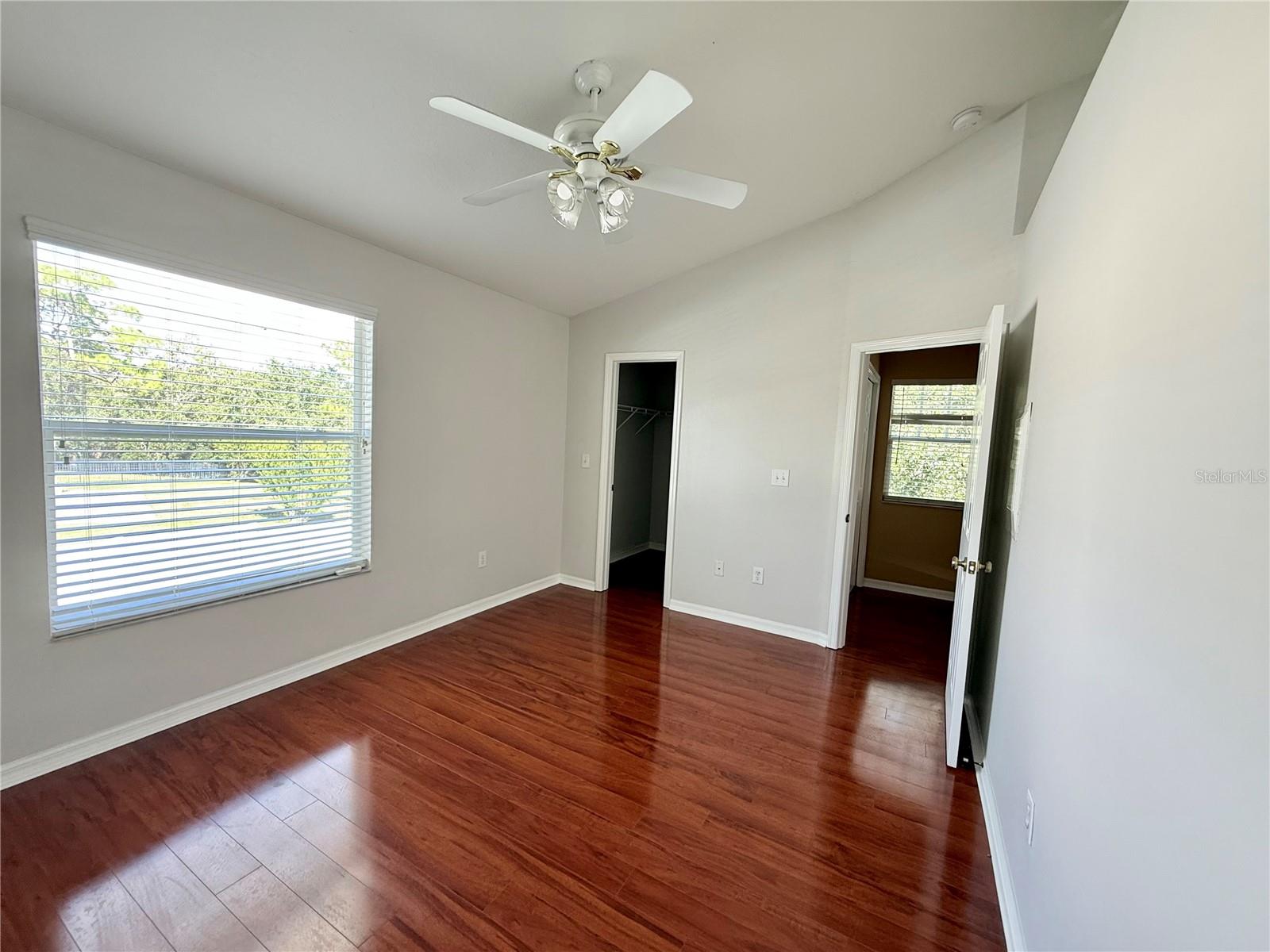 Image 22 of 26 For 12298 Country White Circle