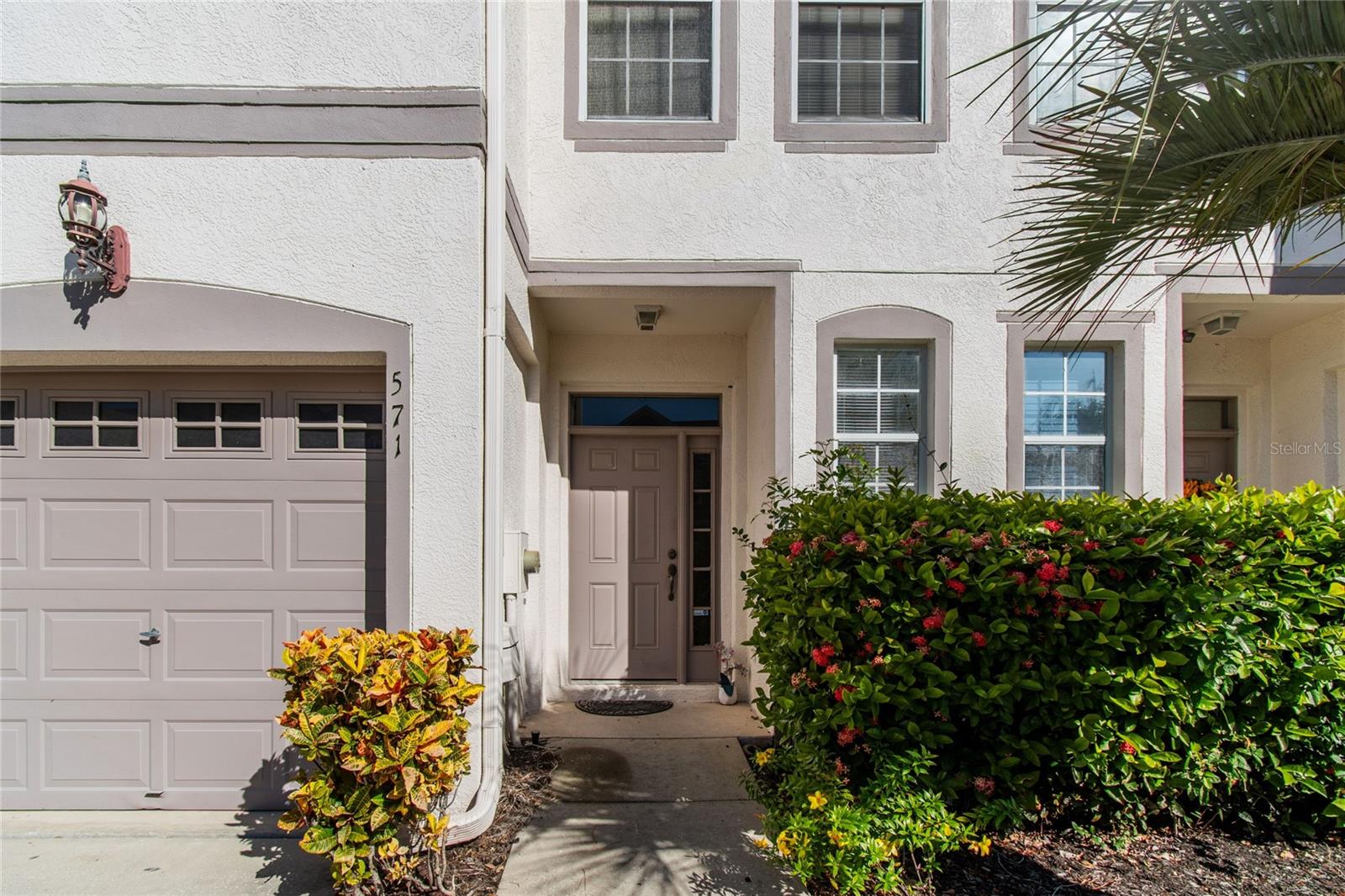 Image 10 of 87 For 571 Shoreham Court Ne