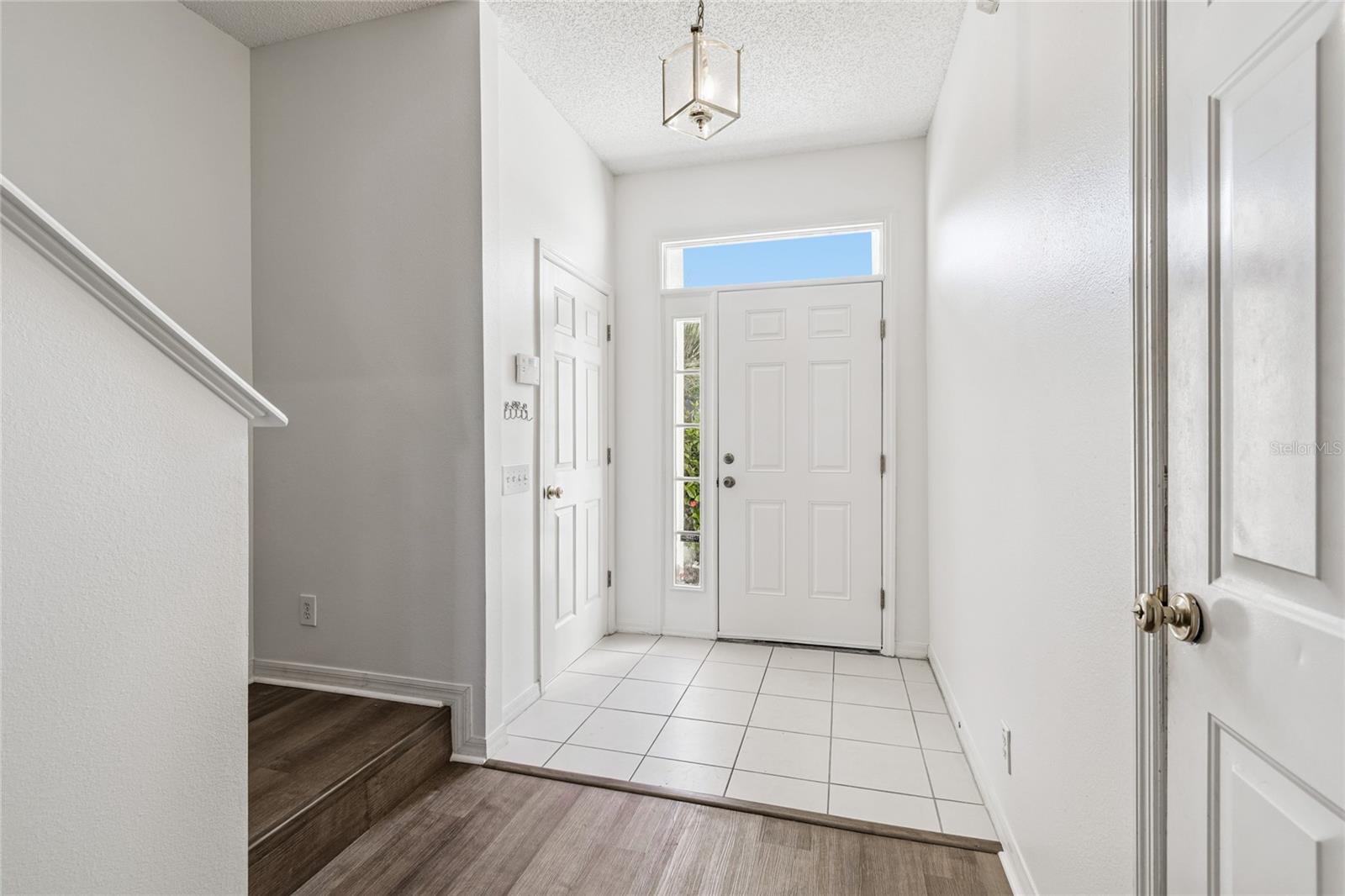 Image 13 of 87 For 571 Shoreham Court Ne