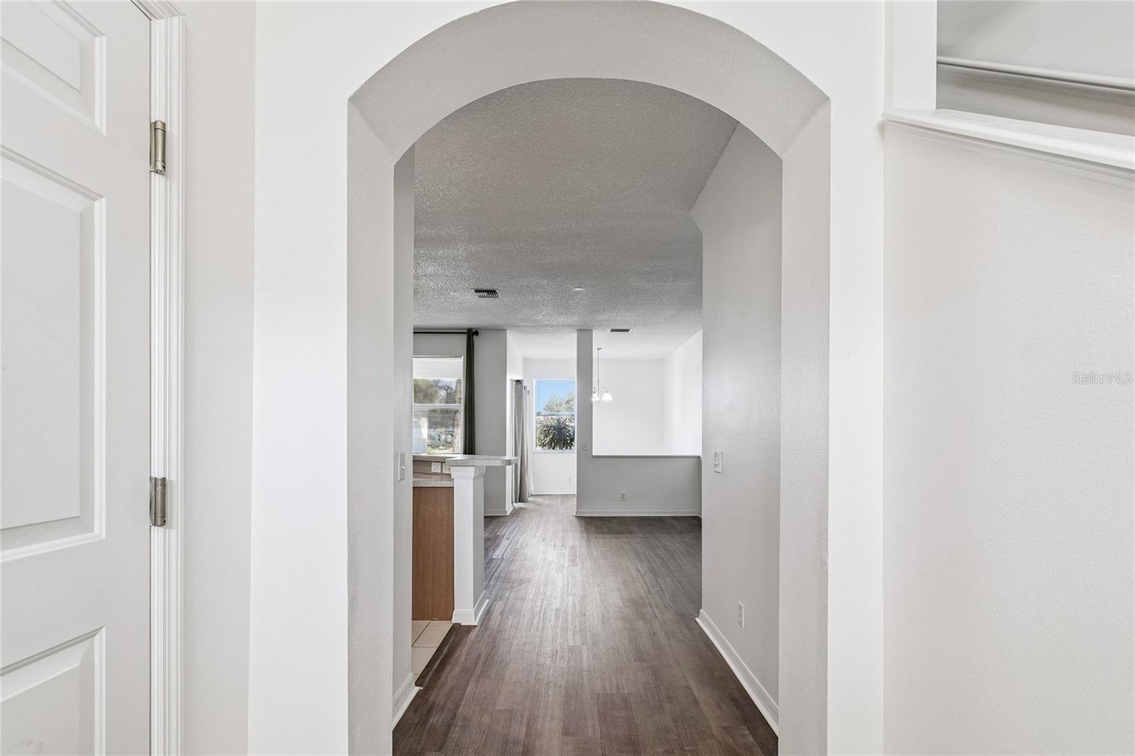 Image 17 of 87 For 571 Shoreham Court Ne