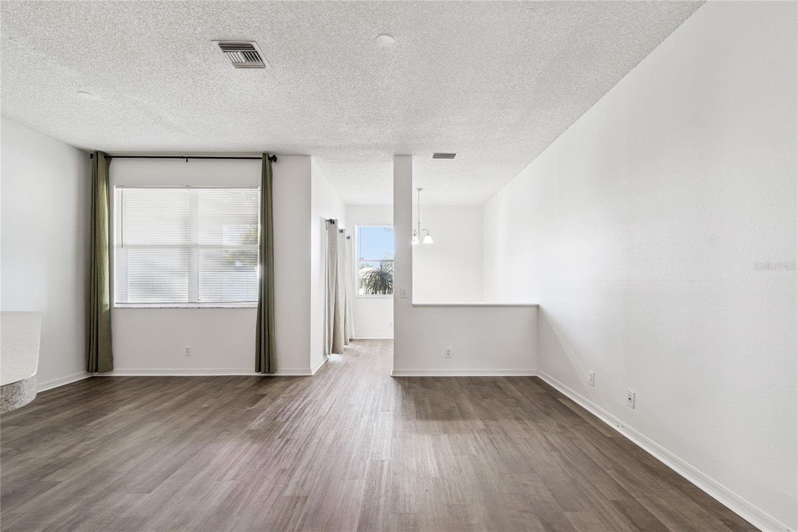 Image 19 of 87 For 571 Shoreham Court Ne