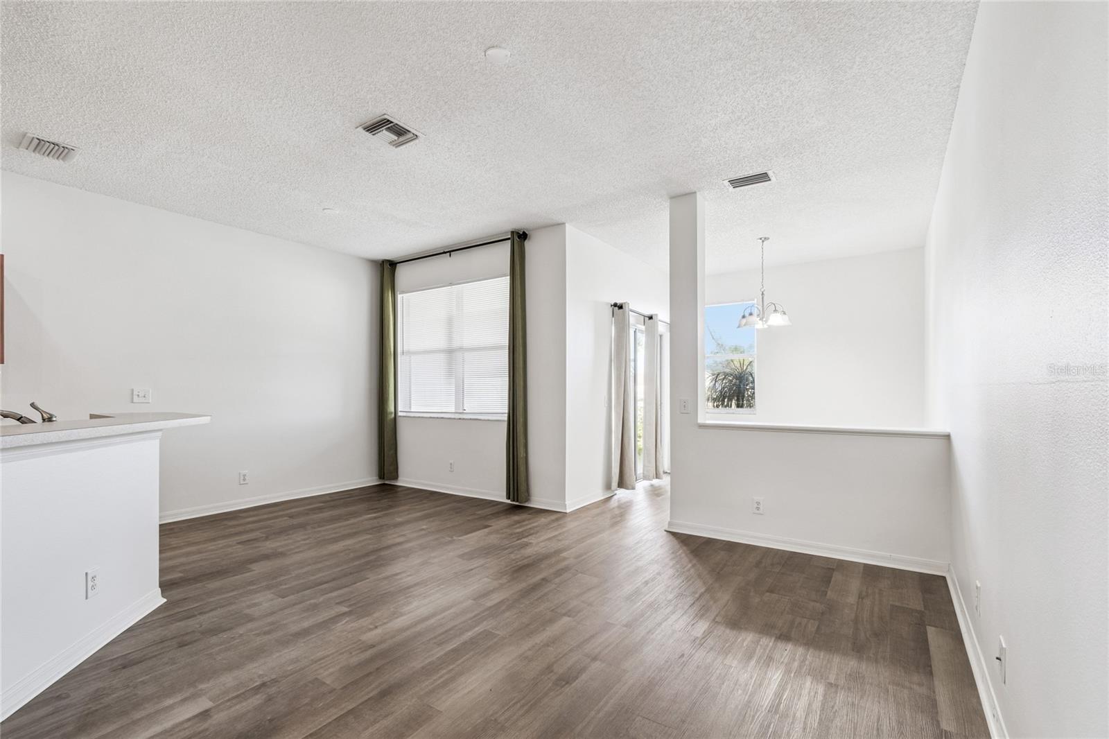 Image 20 of 87 For 571 Shoreham Court Ne