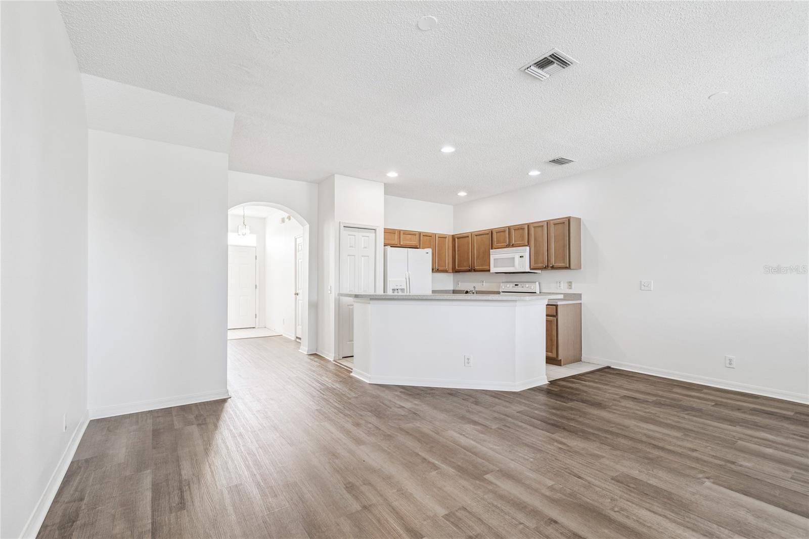 Image 21 of 87 For 571 Shoreham Court Ne