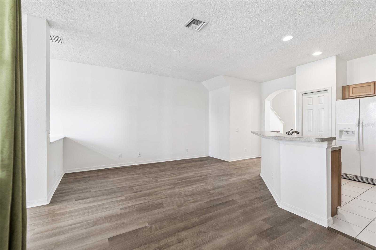 Image 22 of 87 For 571 Shoreham Court Ne