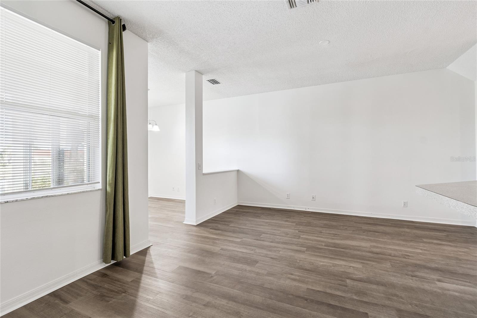 Image 23 of 87 For 571 Shoreham Court Ne