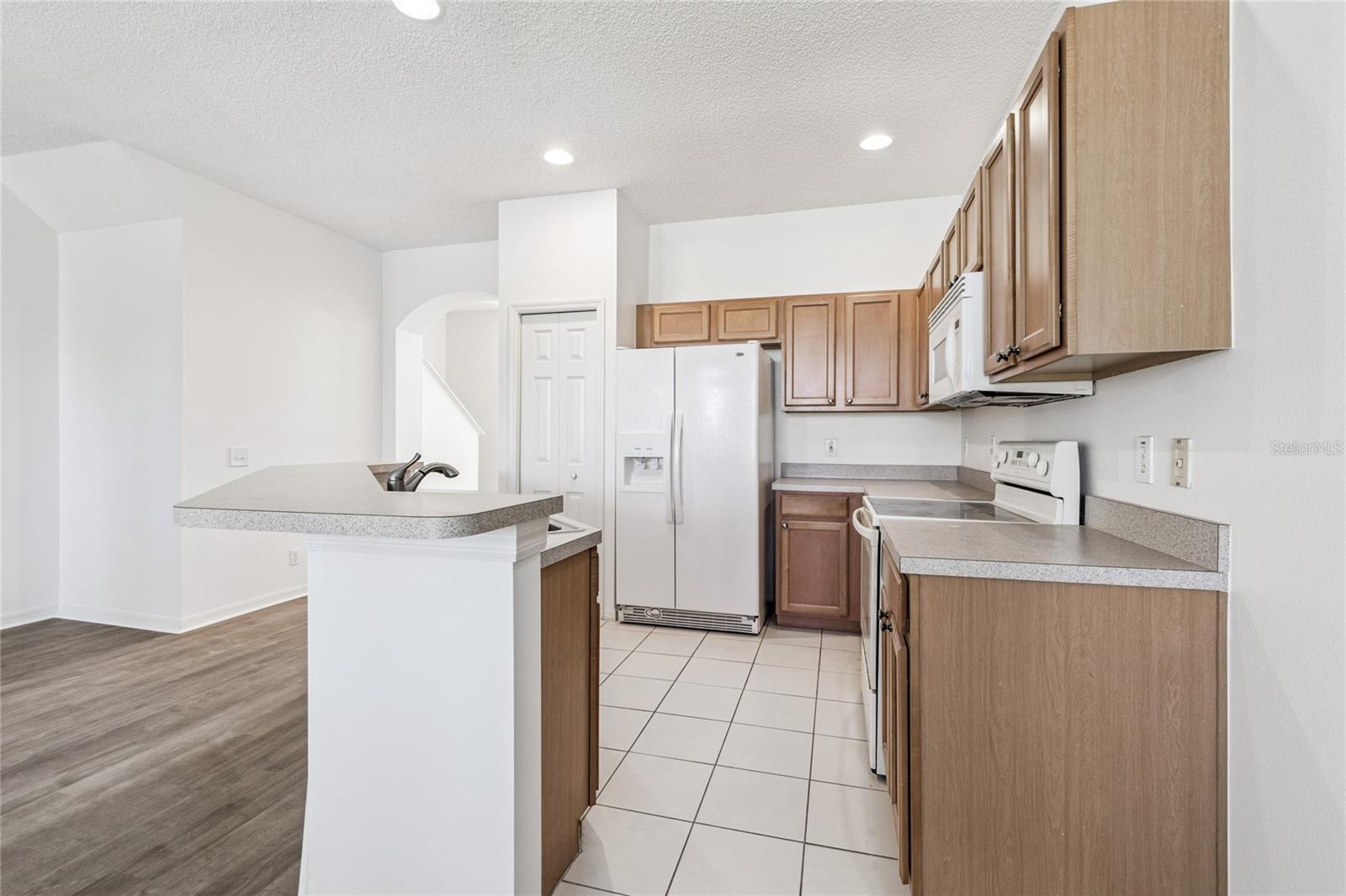 Image 24 of 87 For 571 Shoreham Court Ne