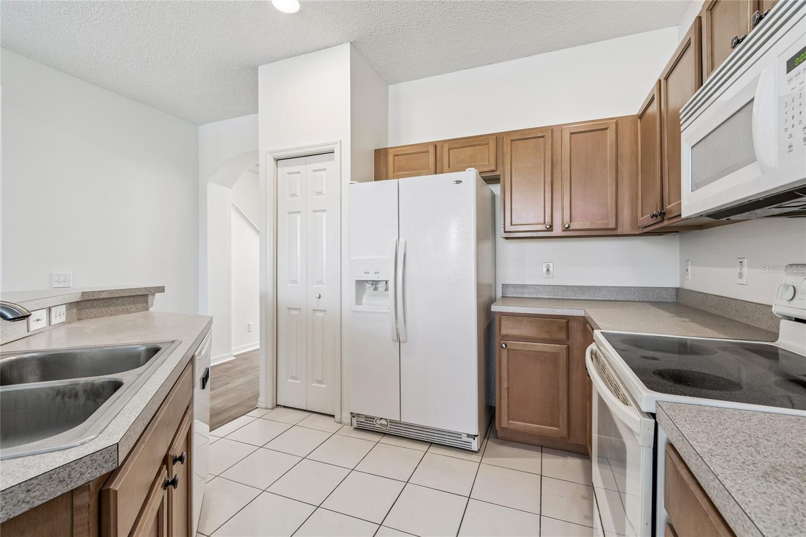 Image 29 of 87 For 571 Shoreham Court Ne