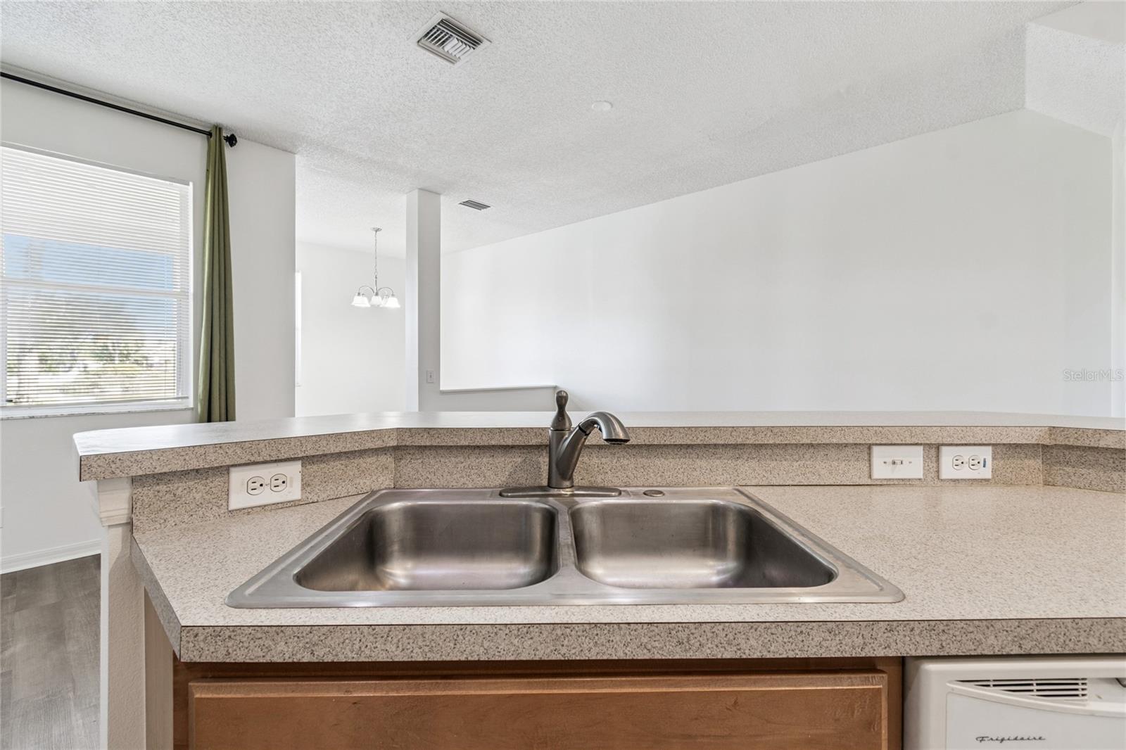 Image 30 of 87 For 571 Shoreham Court Ne