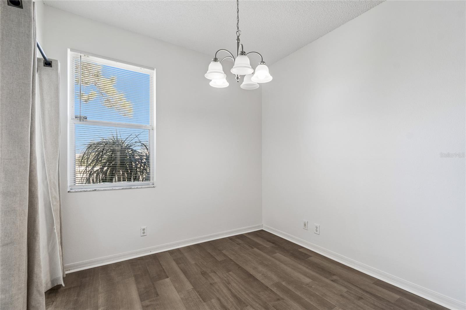 Image 32 of 87 For 571 Shoreham Court Ne