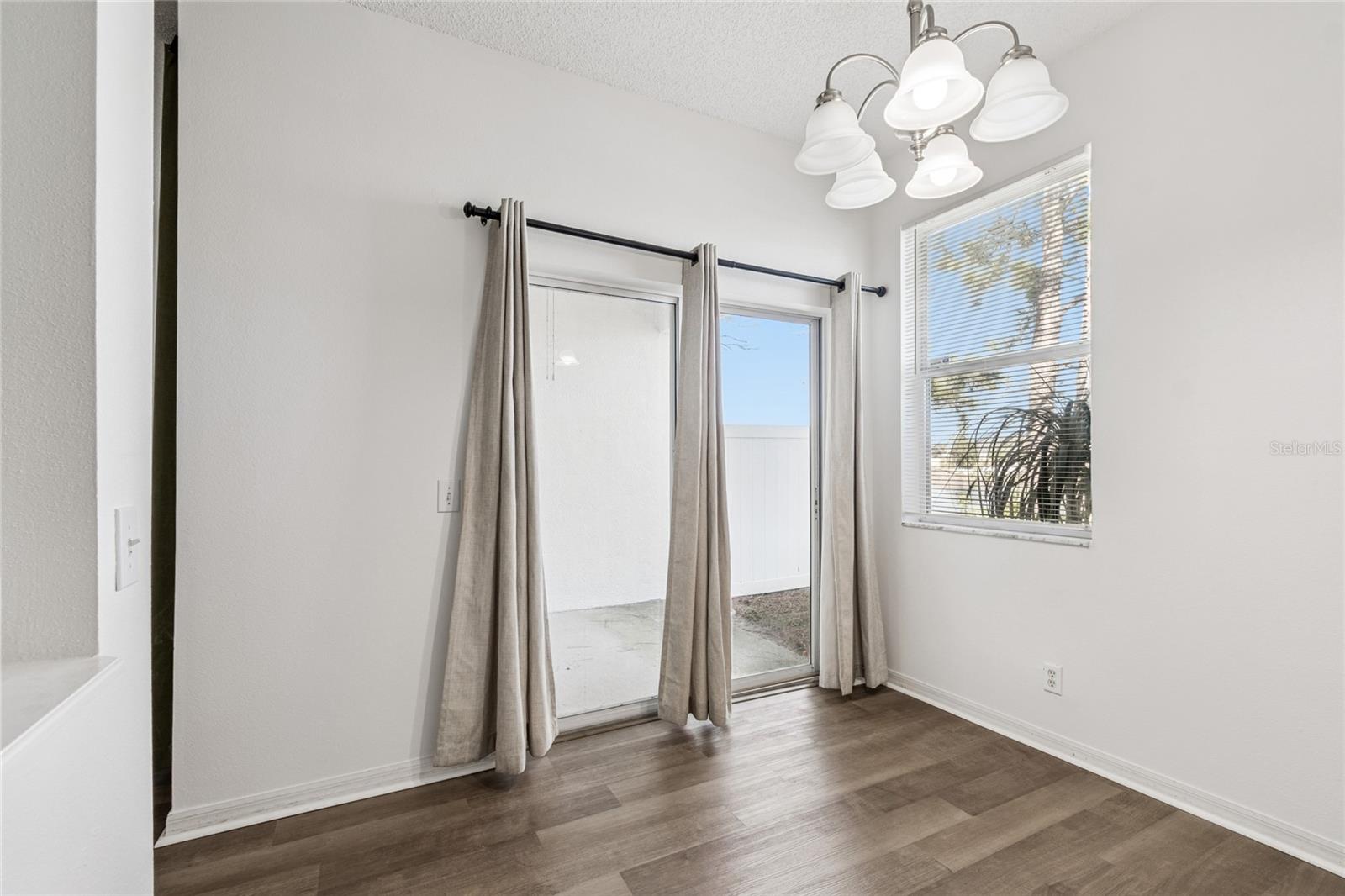 Image 33 of 87 For 571 Shoreham Court Ne