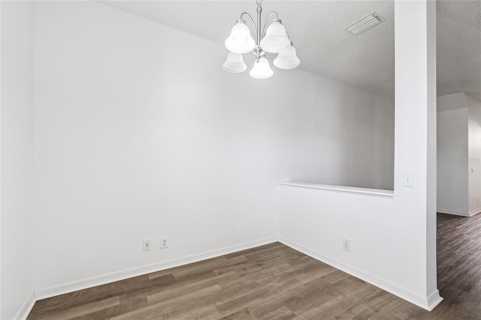 Image 35 of 87 For 571 Shoreham Court Ne