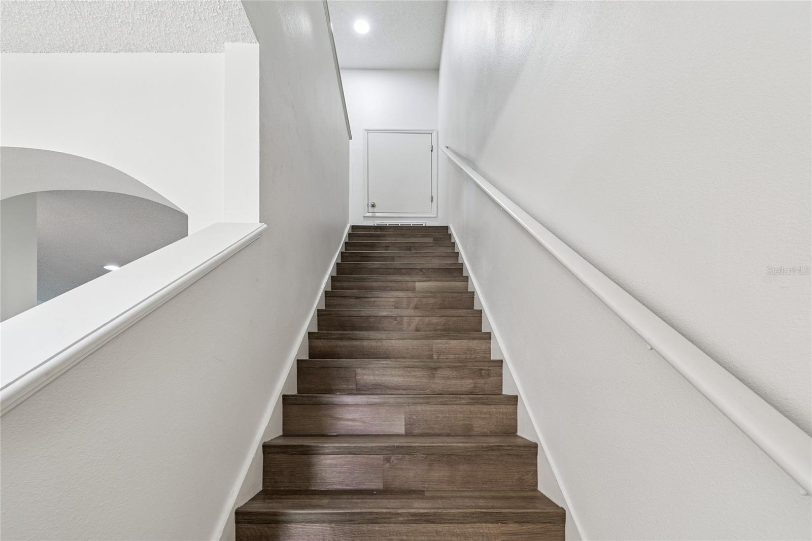 Image 37 of 87 For 571 Shoreham Court Ne