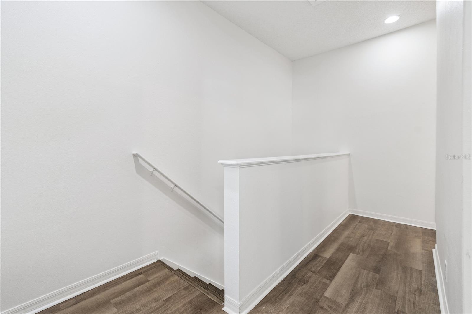 Image 38 of 87 For 571 Shoreham Court Ne