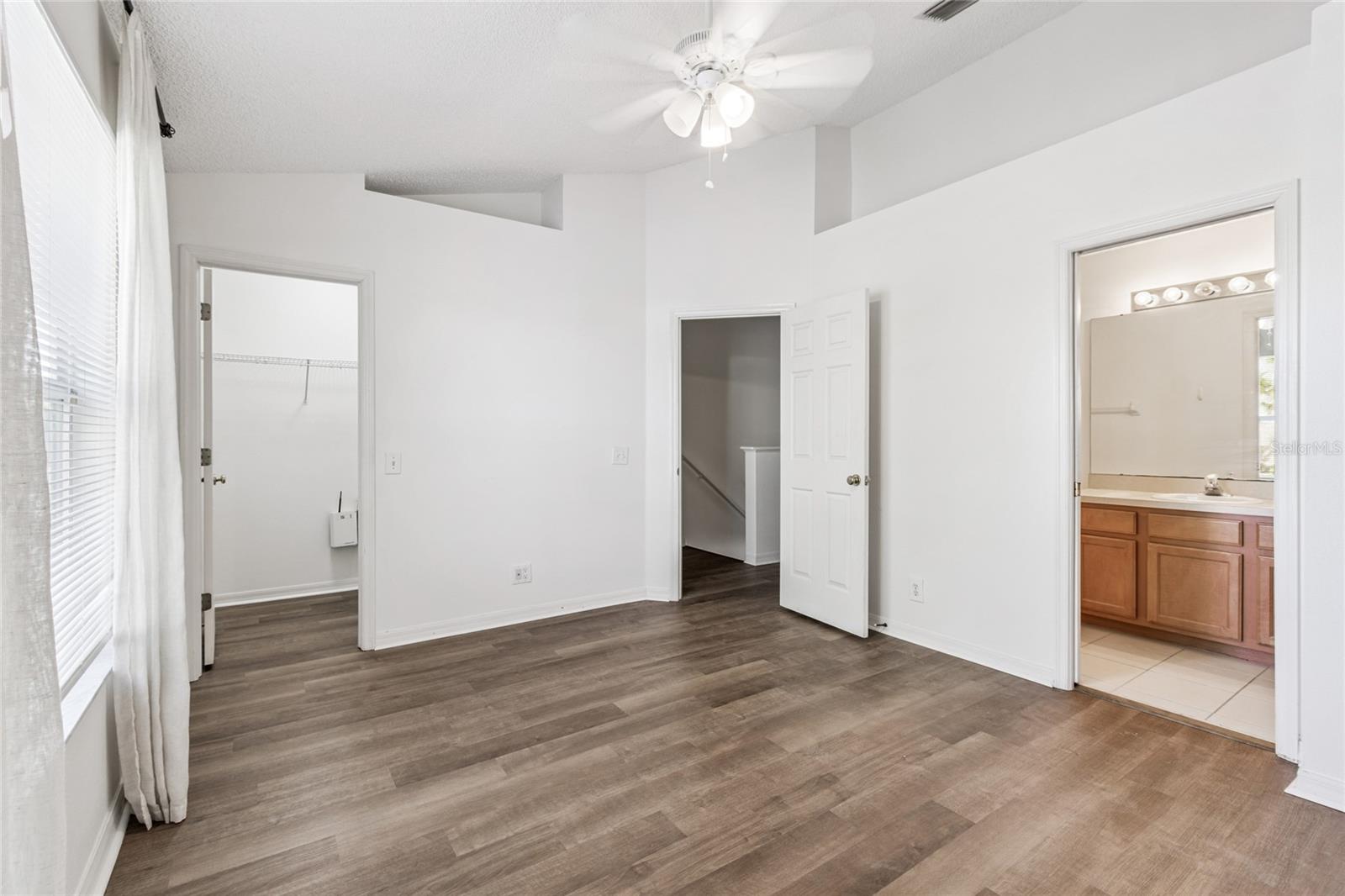 Image 41 of 87 For 571 Shoreham Court Ne