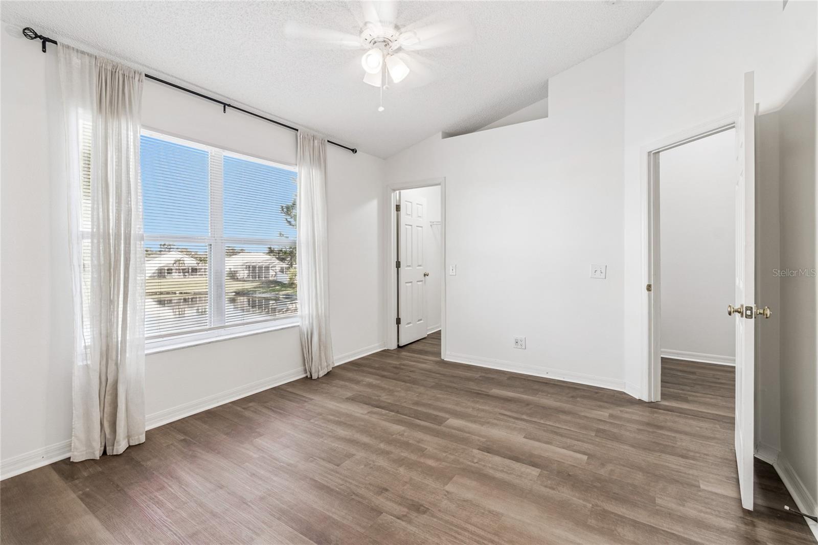 Image 42 of 87 For 571 Shoreham Court Ne