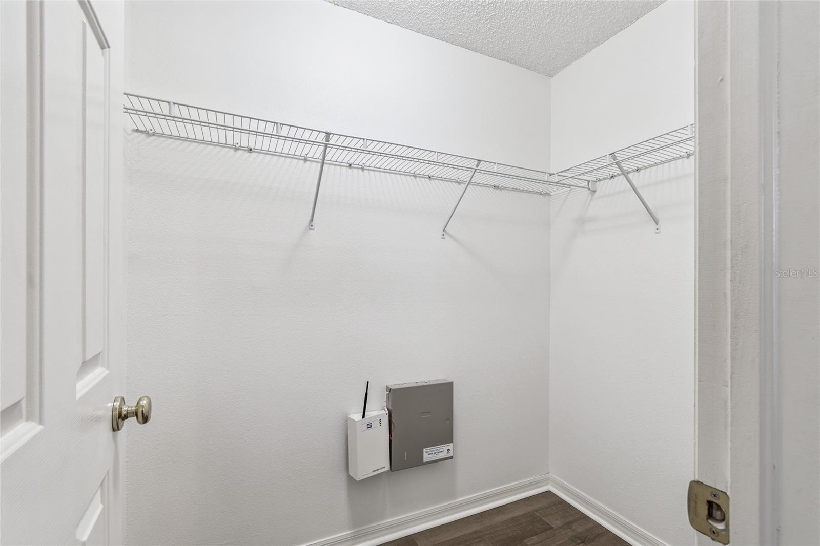 Image 43 of 87 For 571 Shoreham Court Ne