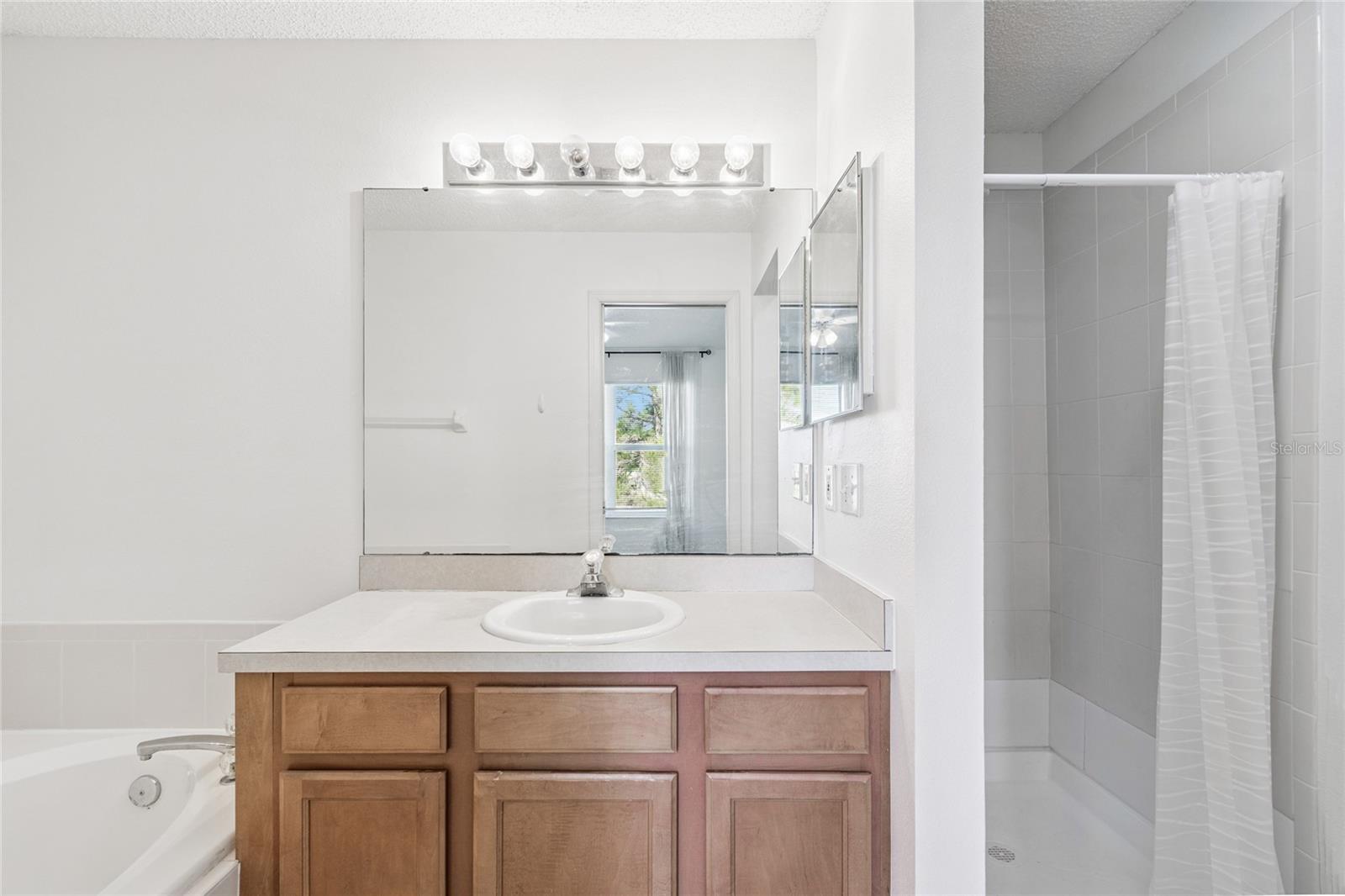 Image 44 of 87 For 571 Shoreham Court Ne