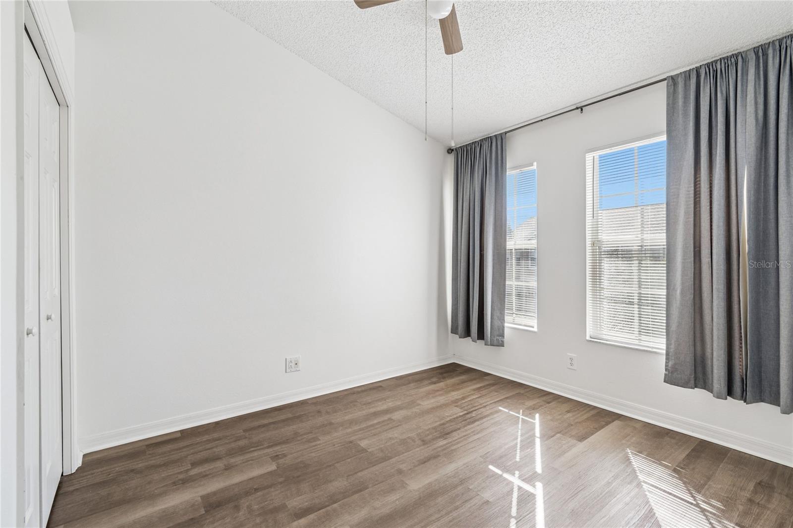 Image 48 of 87 For 571 Shoreham Court Ne