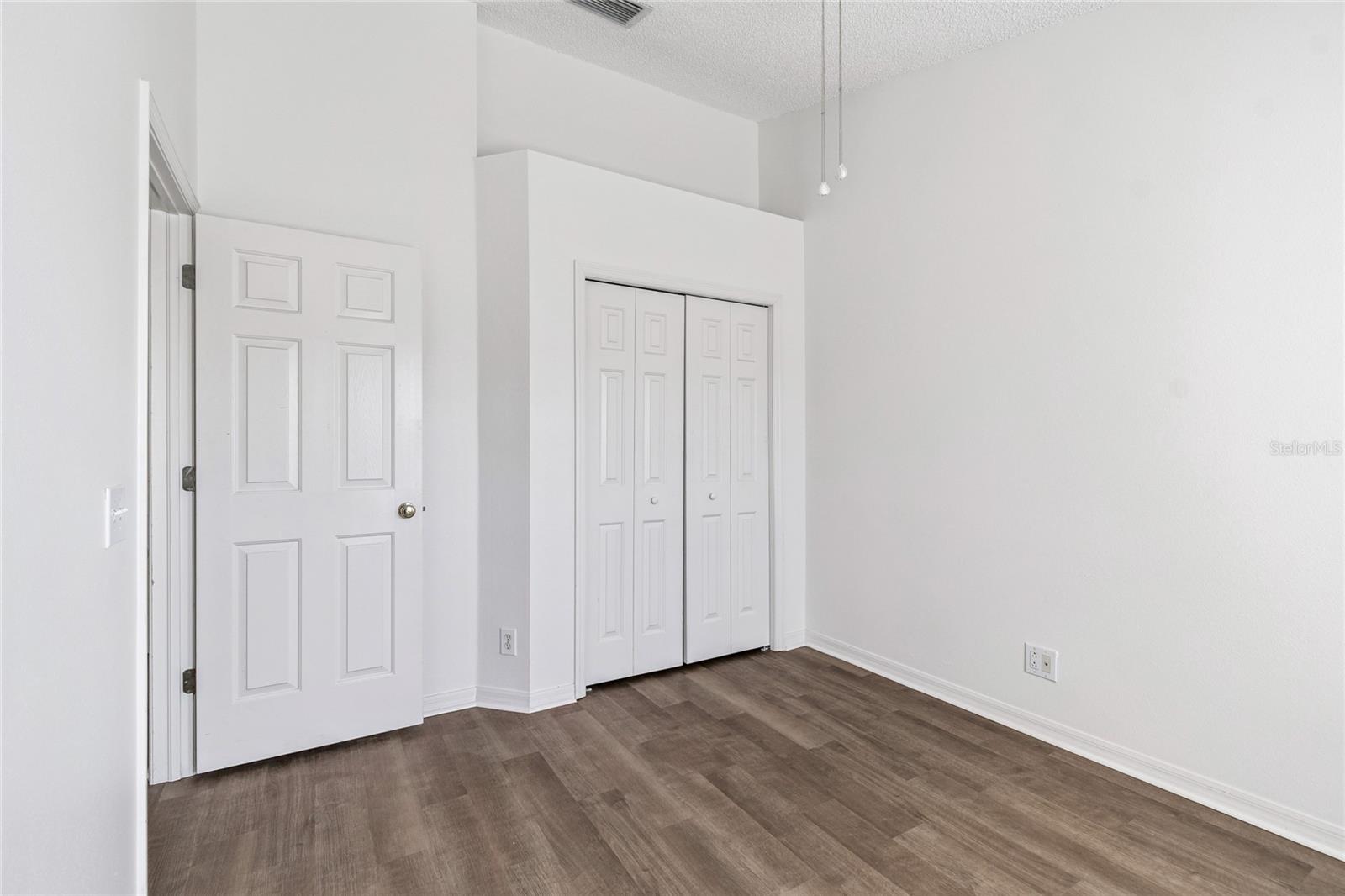 Image 51 of 87 For 571 Shoreham Court Ne