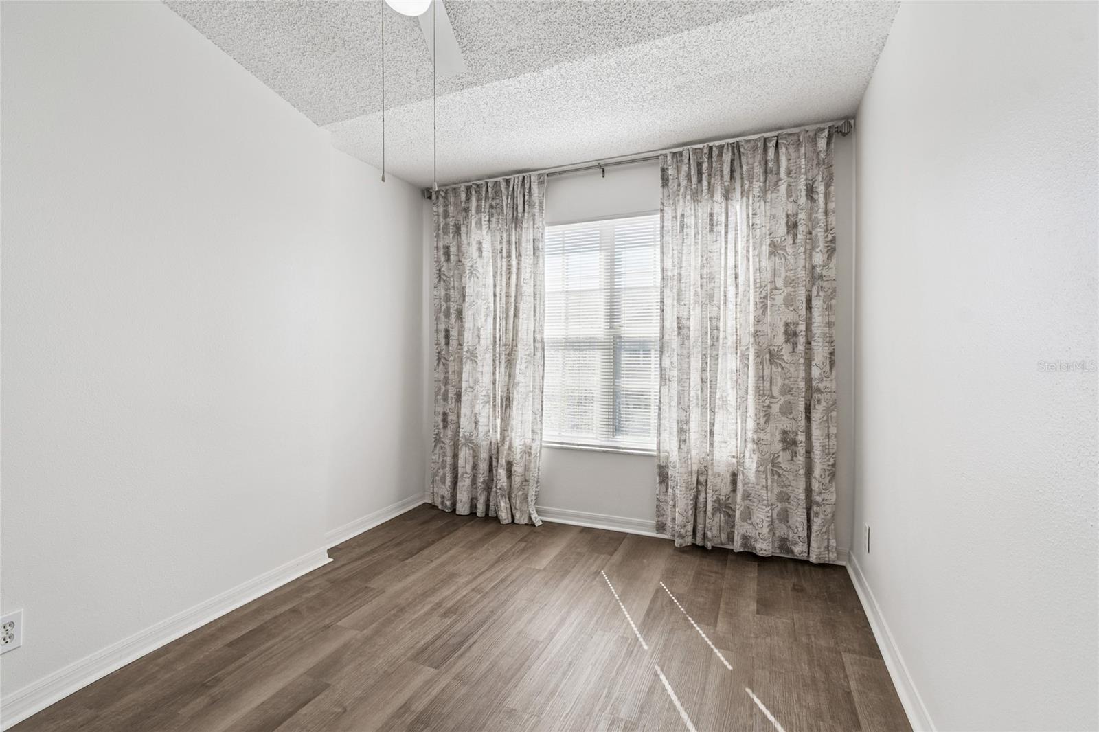 Image 55 of 87 For 571 Shoreham Court Ne