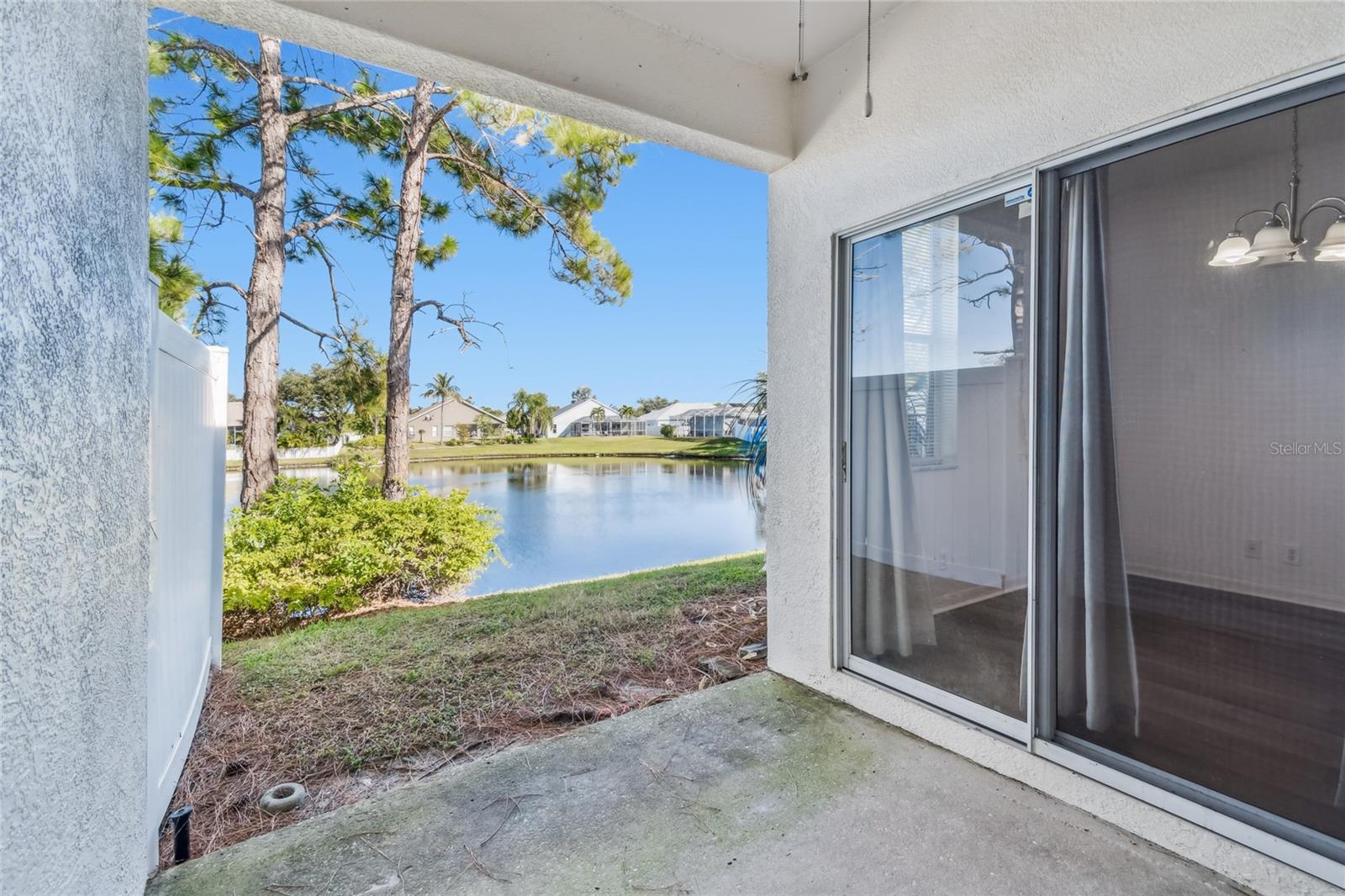 Image 61 of 87 For 571 Shoreham Court Ne