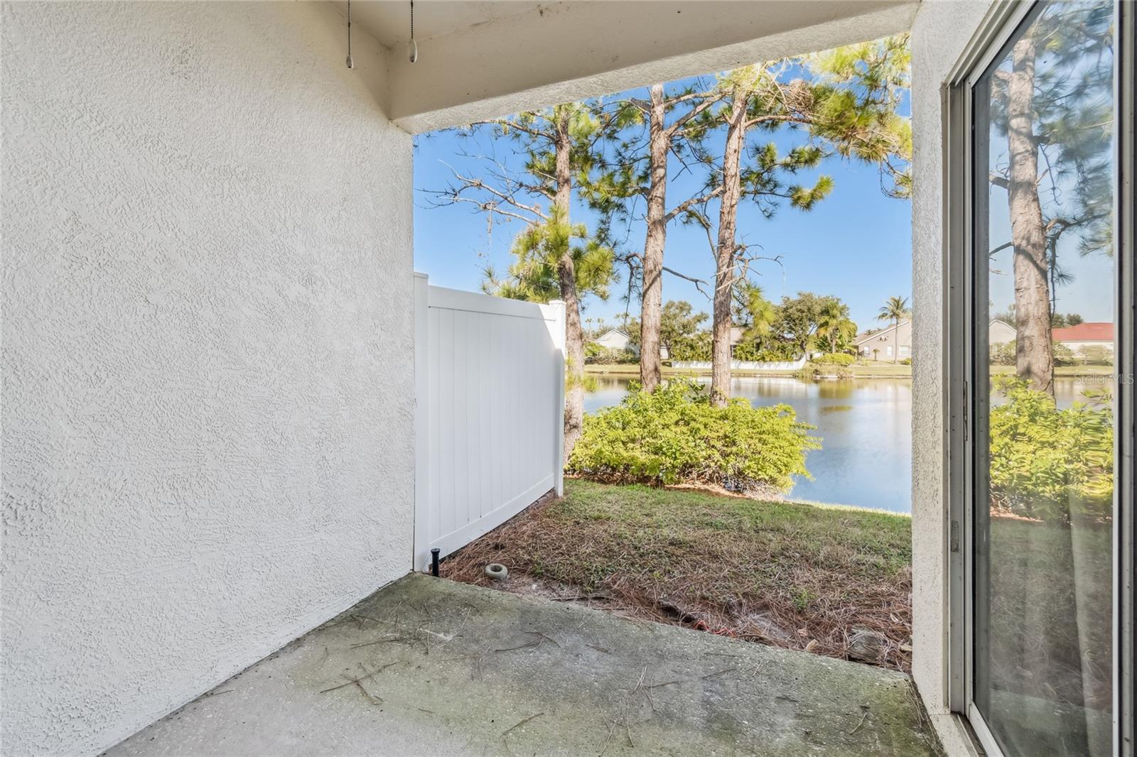 Image 62 of 87 For 571 Shoreham Court Ne