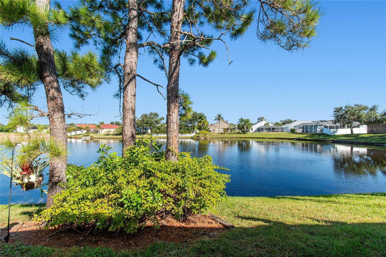 Image 63 of 87 For 571 Shoreham Court Ne