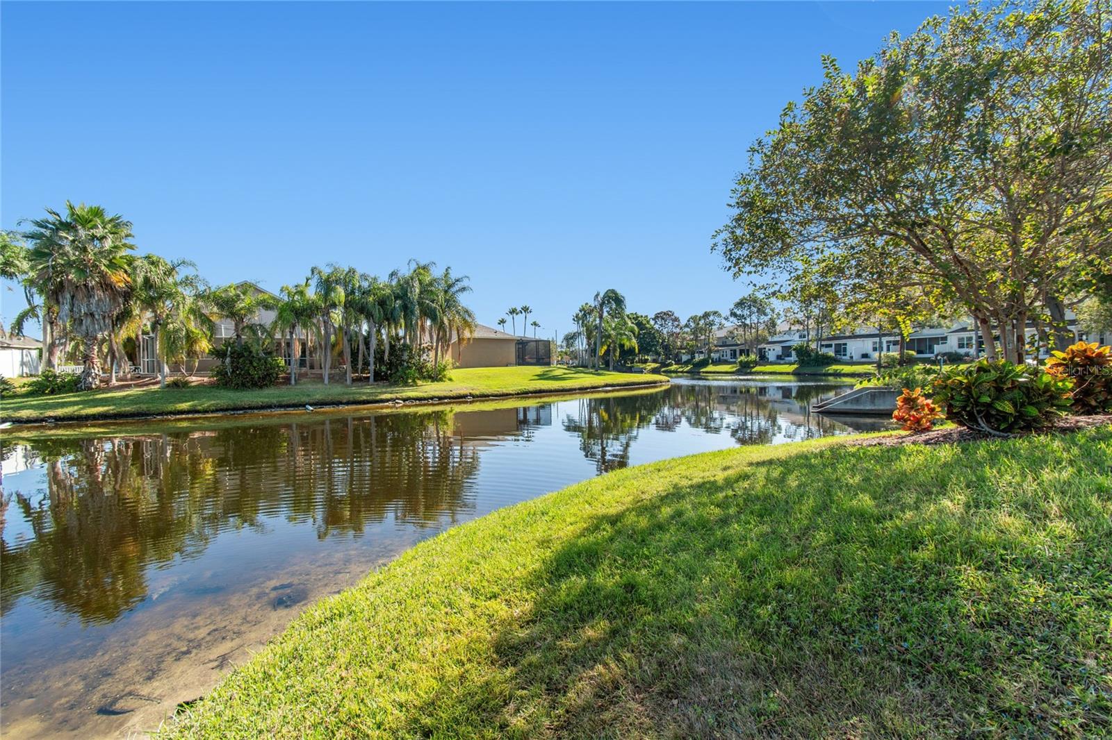 Image 64 of 87 For 571 Shoreham Court Ne