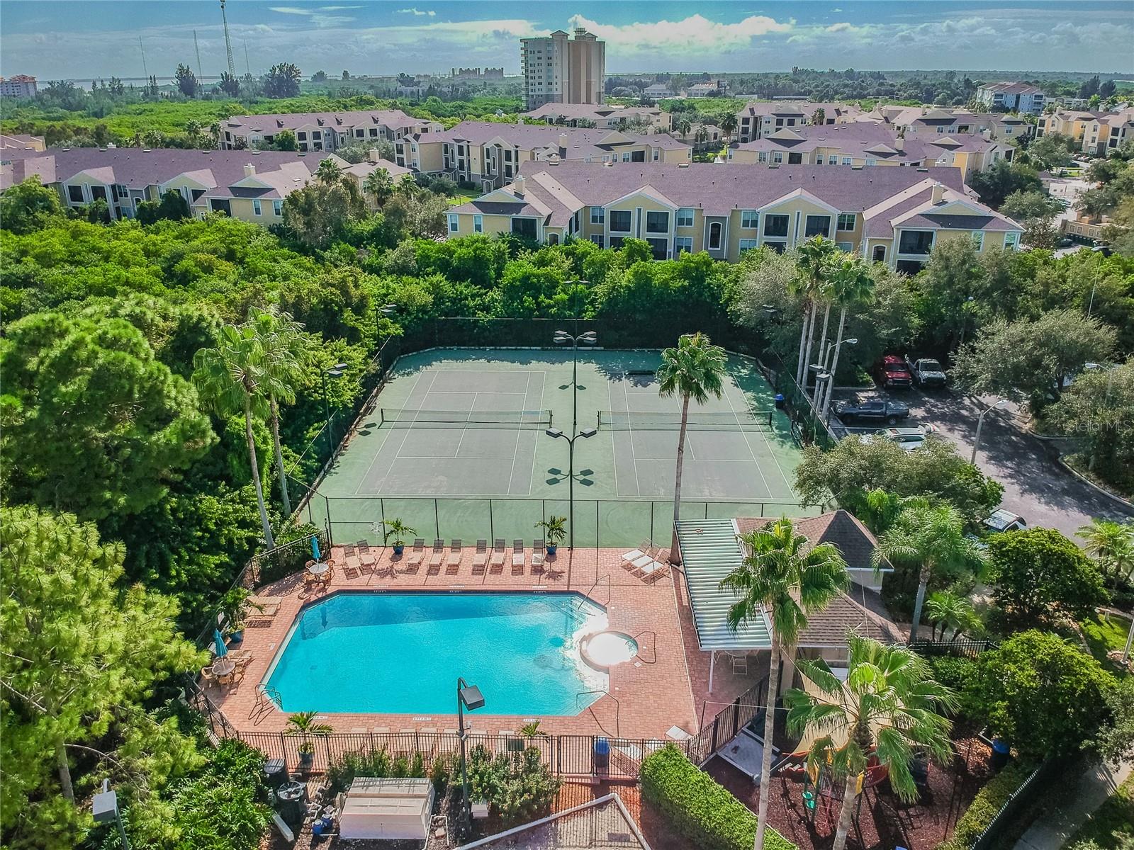 Image 78 of 87 For 571 Shoreham Court Ne