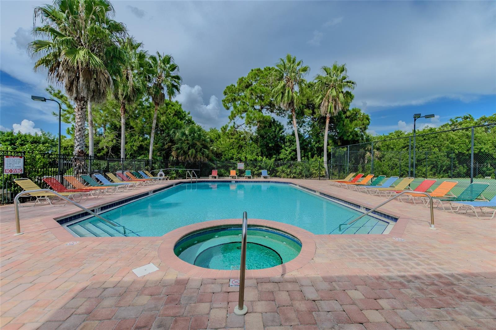 Image 81 of 87 For 571 Shoreham Court Ne