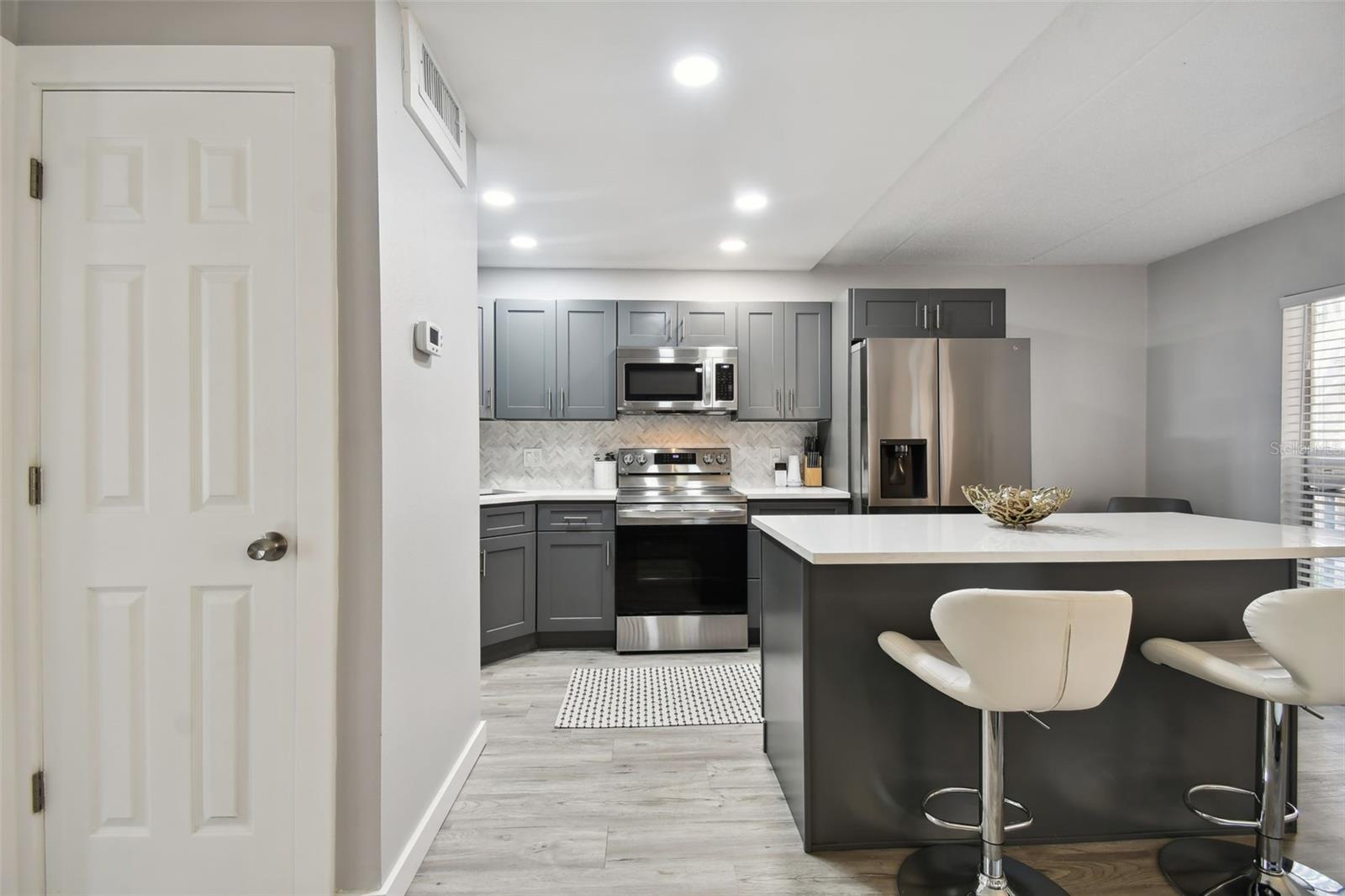 Image 10 of 29 For 8901 Blind Pass Road 228