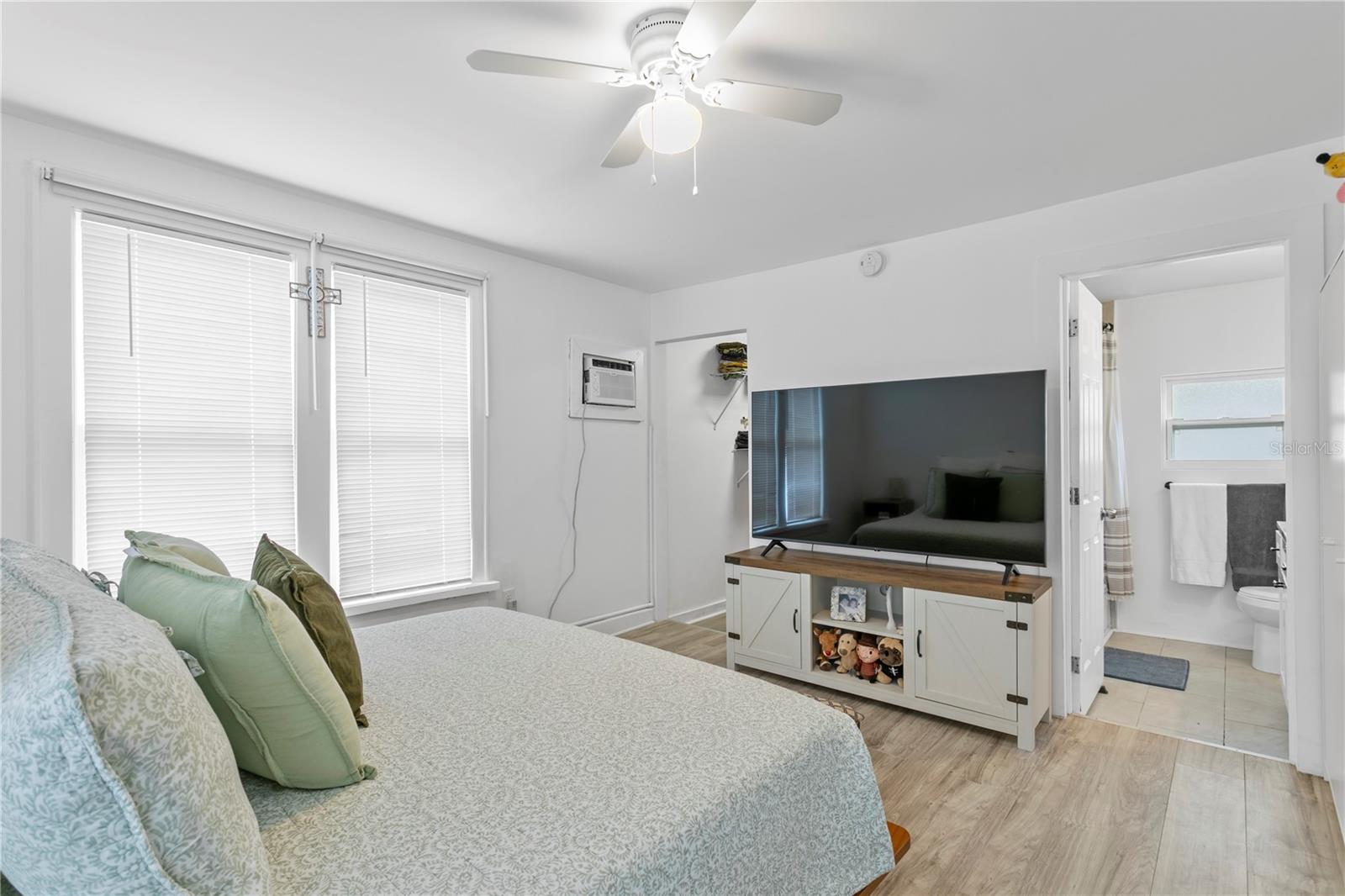 Image 16 of 22 For 819 11th Street N 1