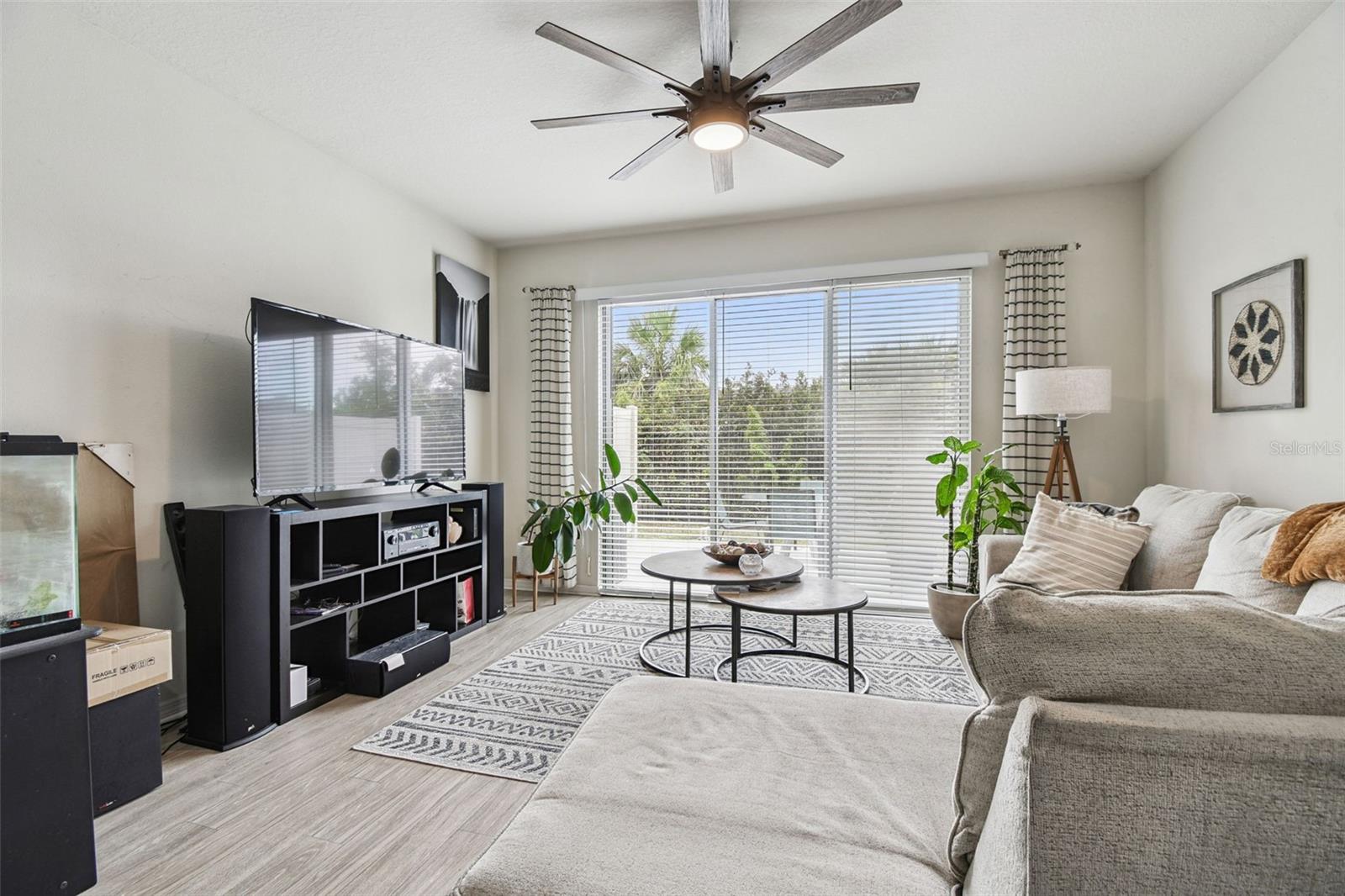 Image 18 of 75 For 9139 Hillcroft Drive