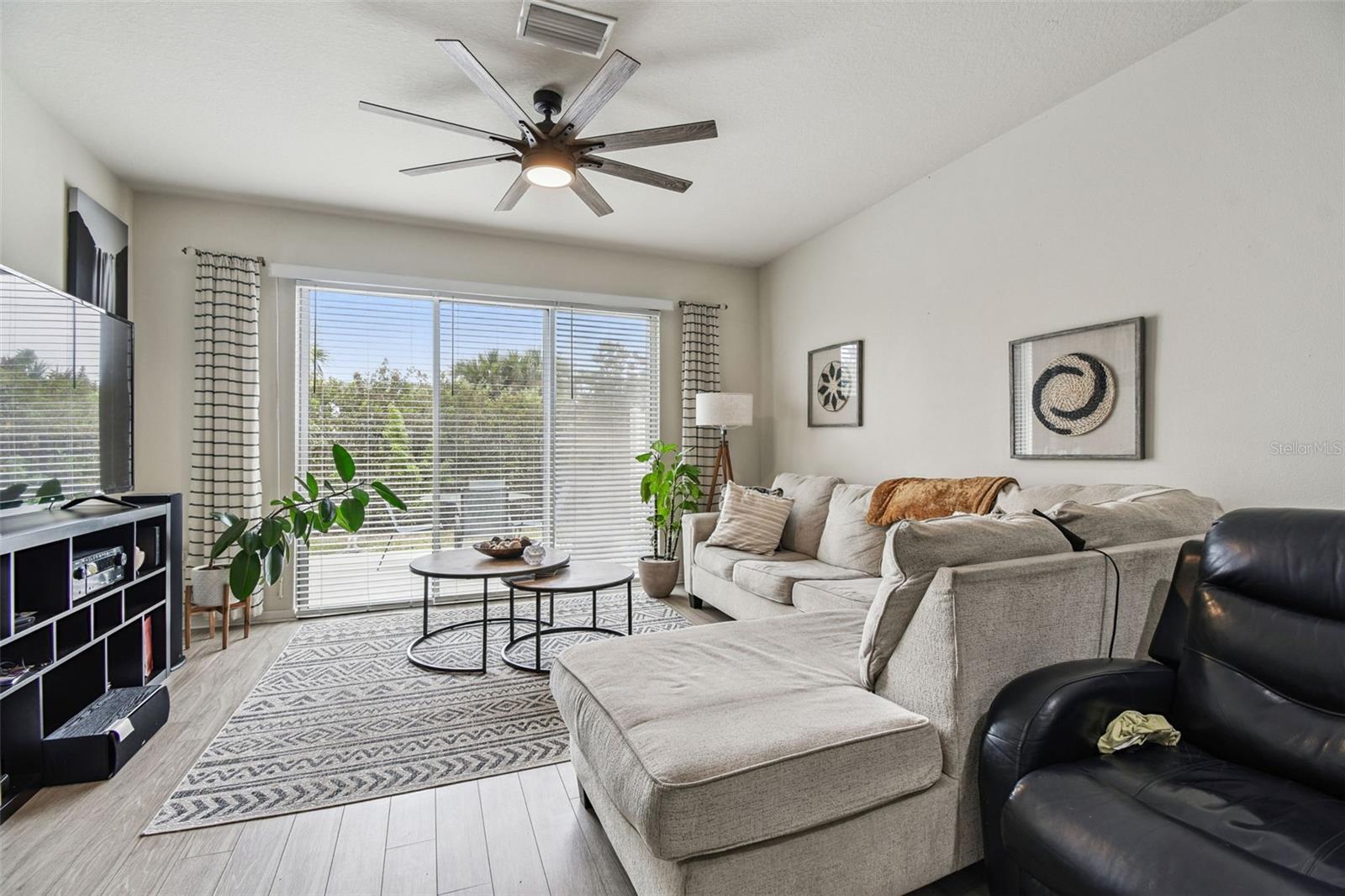 Image 19 of 75 For 9139 Hillcroft Drive