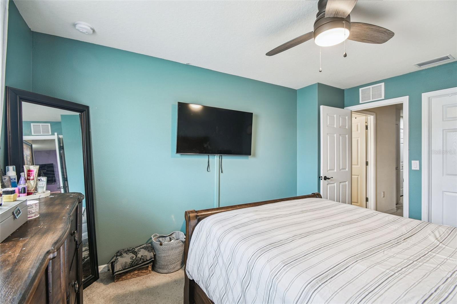 Image 23 of 75 For 9139 Hillcroft Drive