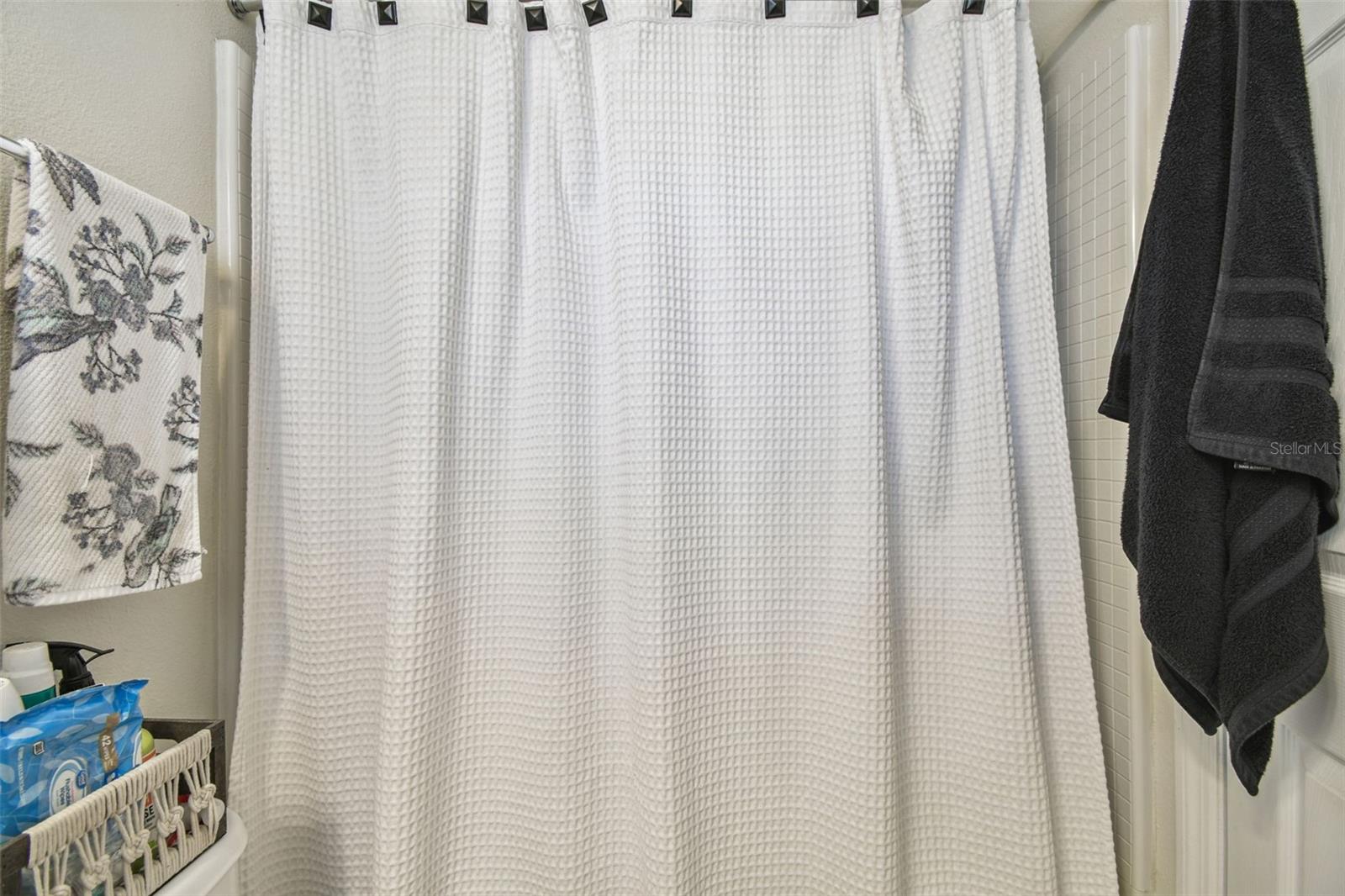 Image 25 of 75 For 9139 Hillcroft Drive