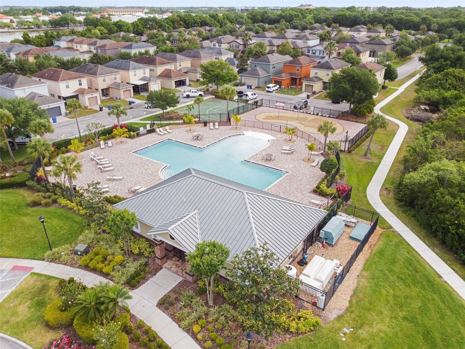 Image 42 of 75 For 9139 Hillcroft Drive