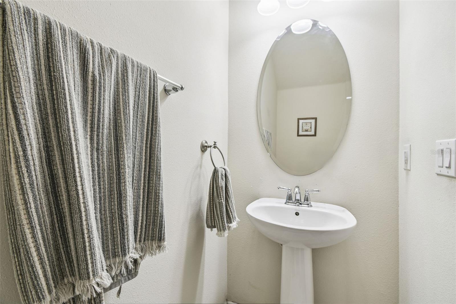 Image 8 of 75 For 9139 Hillcroft Drive