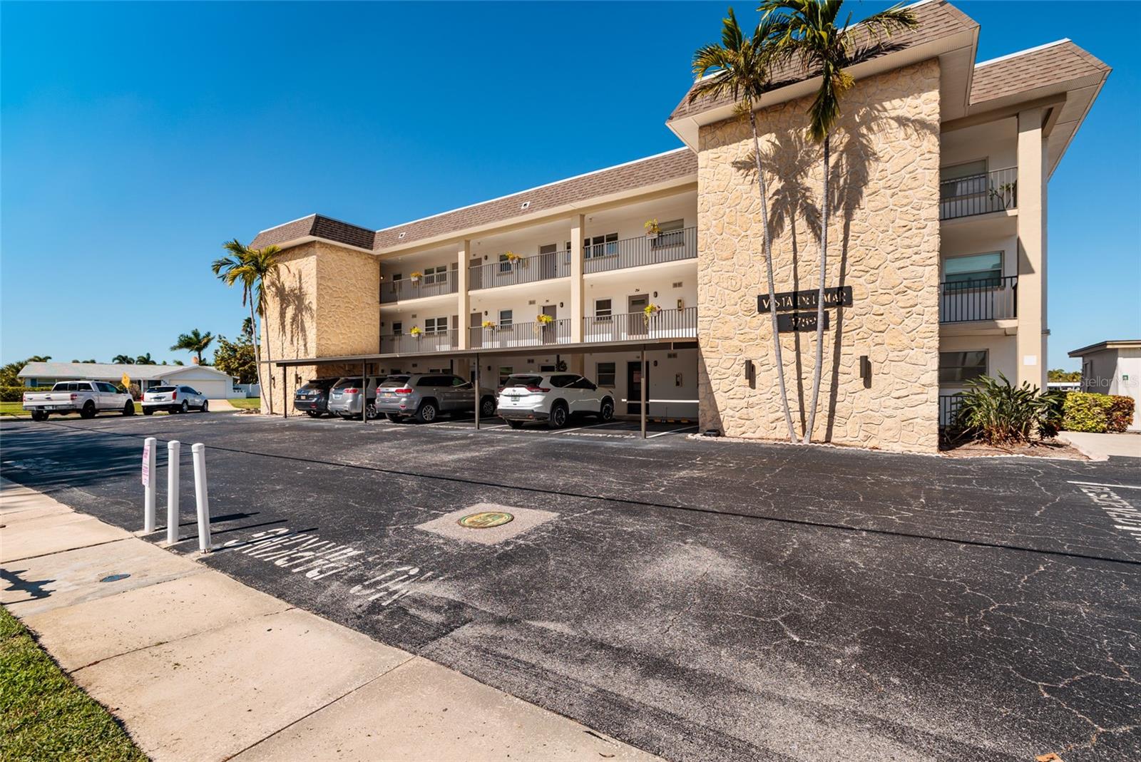 Image 3 of 51 For 3789 46th Avenue S 101