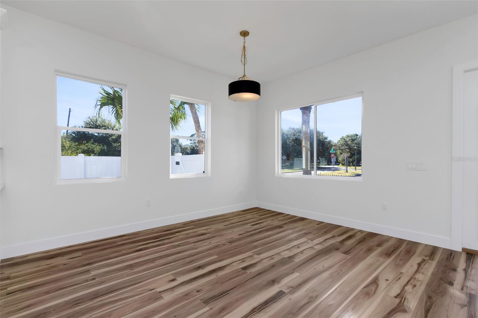 Image 11 of 60 For 701 42nd Avenue S