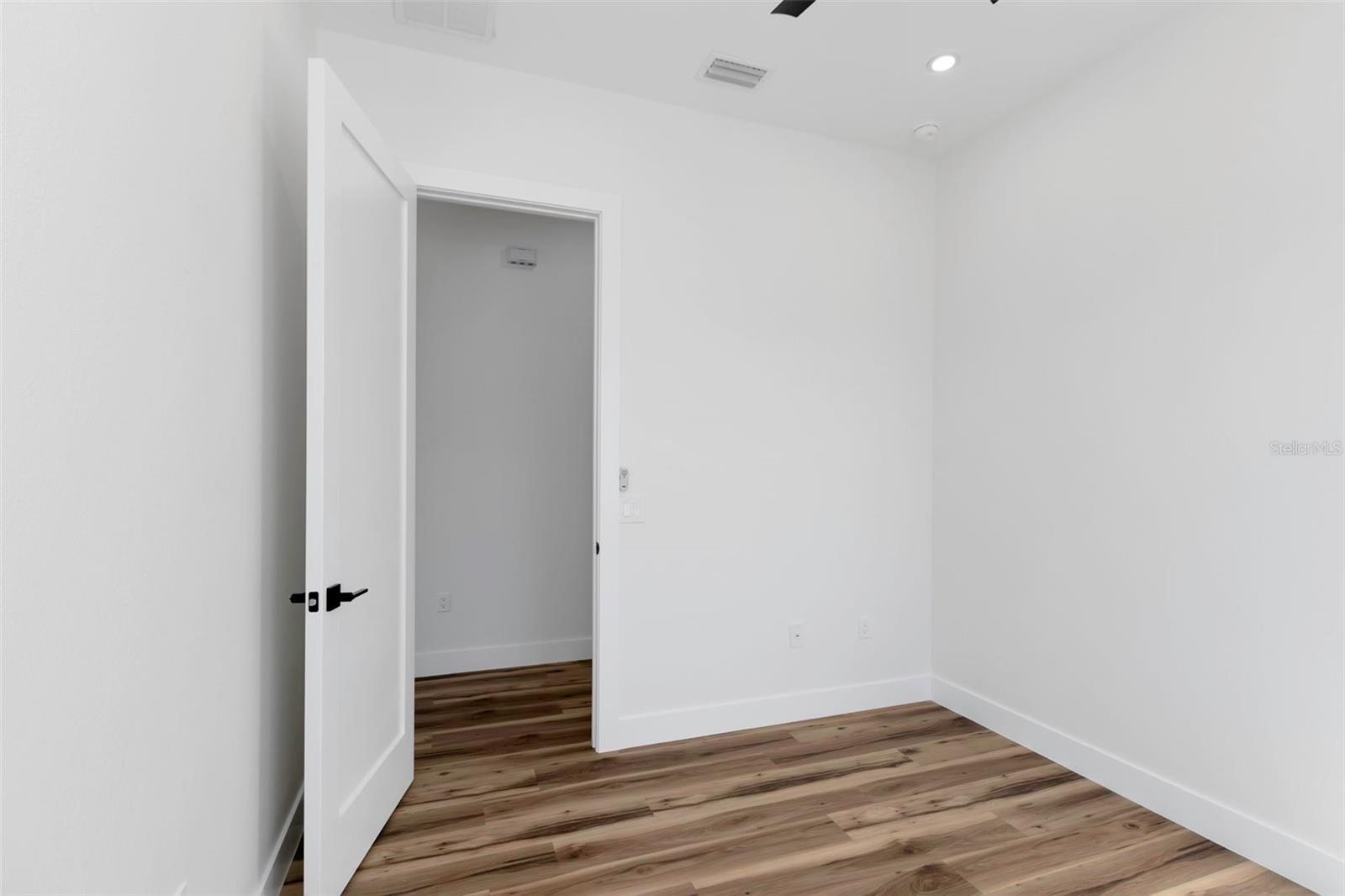 Image 15 of 60 For 701 42nd Avenue S