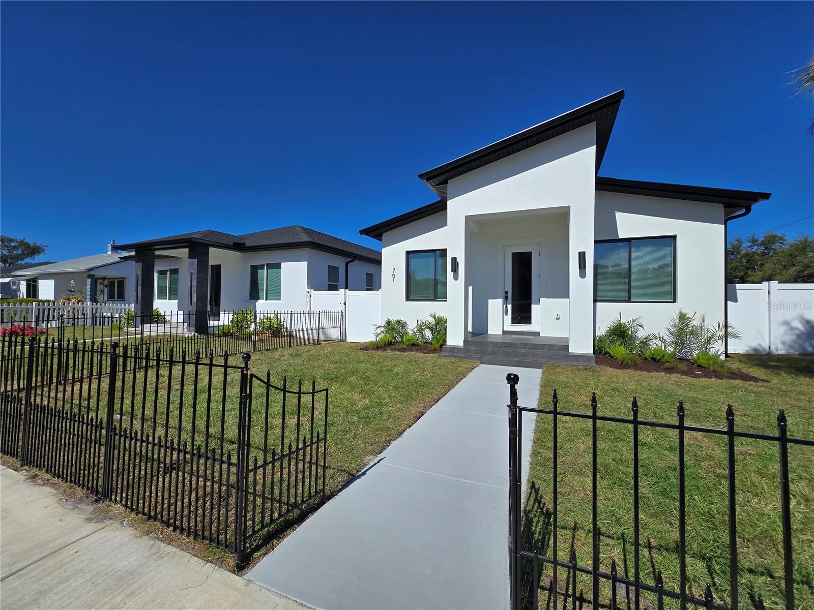 Image 35 of 60 For 701 42nd Avenue S