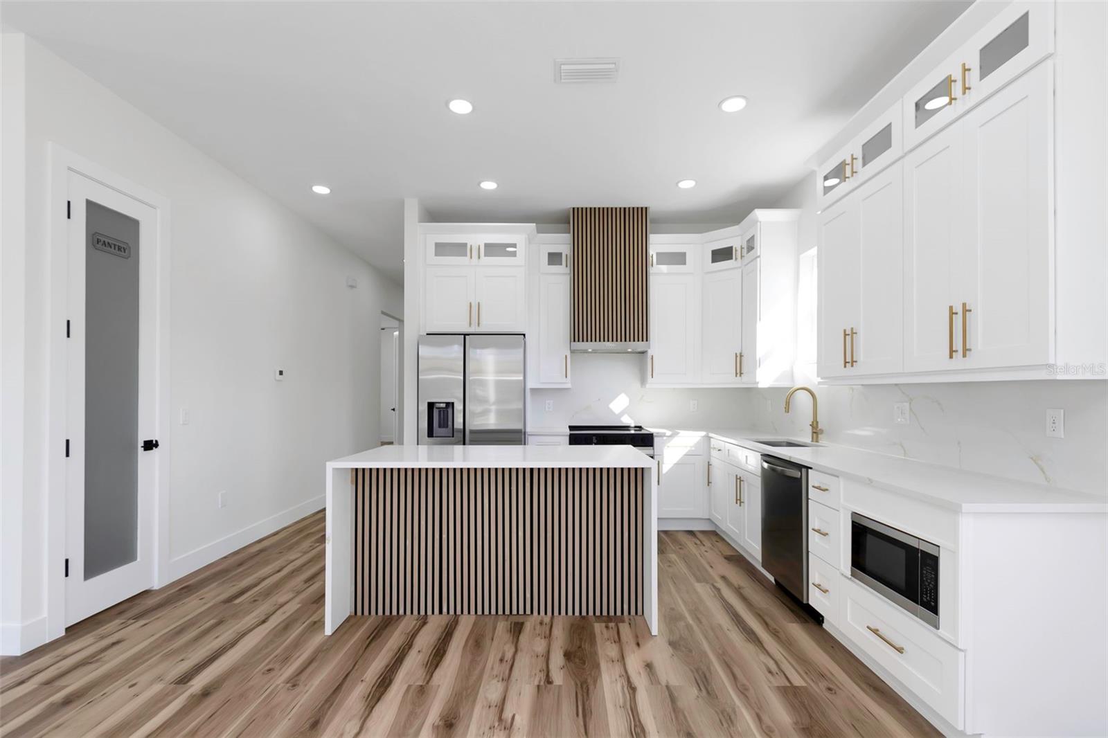 Image 8 of 60 For 701 42nd Avenue S