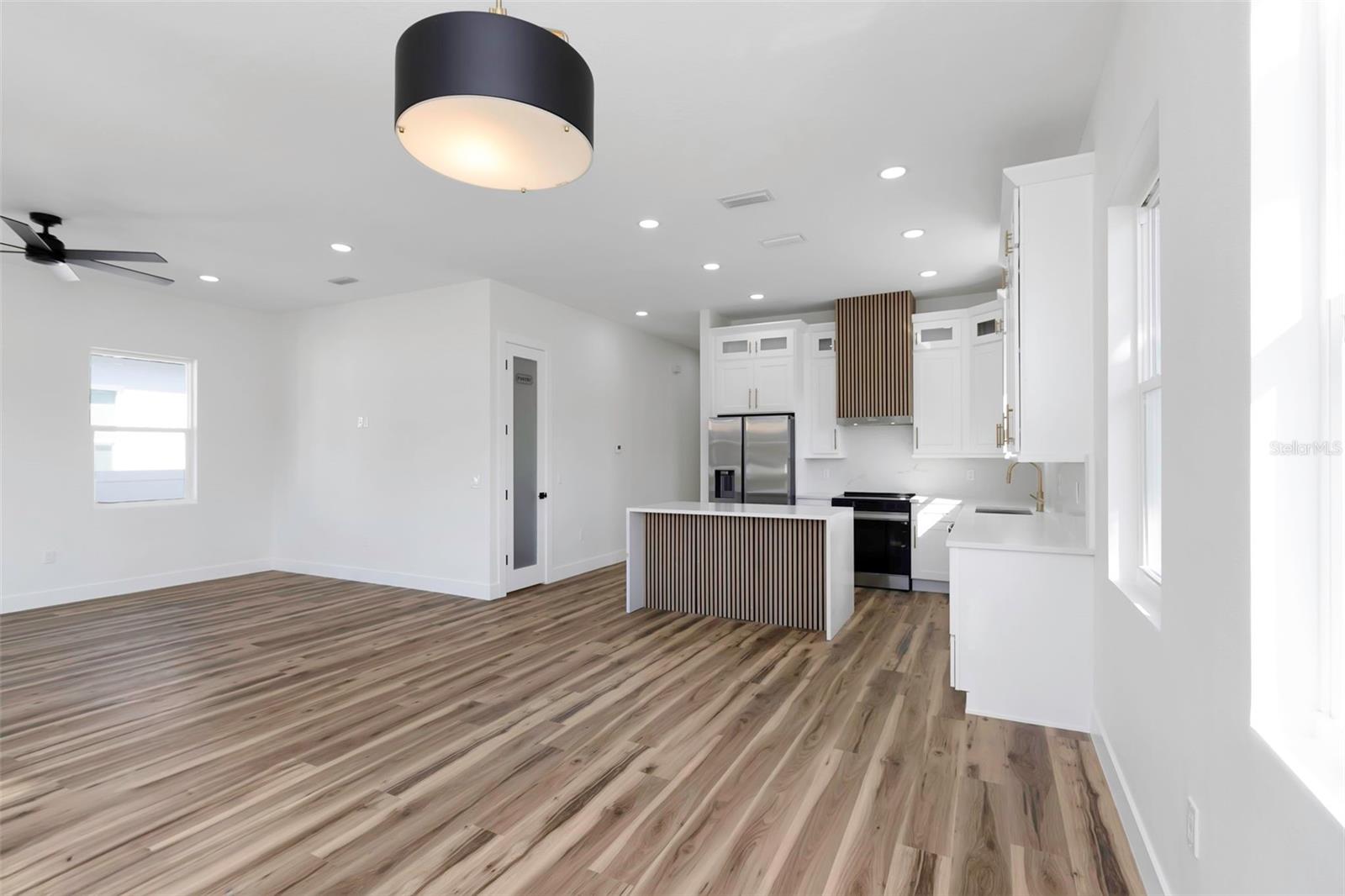 Image 9 of 60 For 701 42nd Avenue S