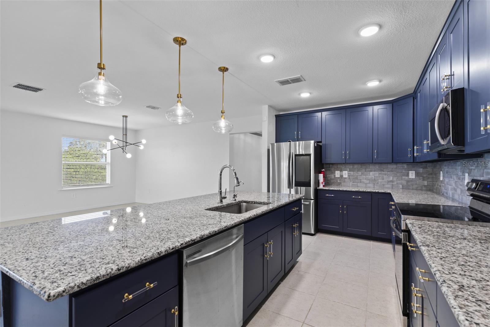 Image 2 of 40 For 8750 Cascade Price Circle