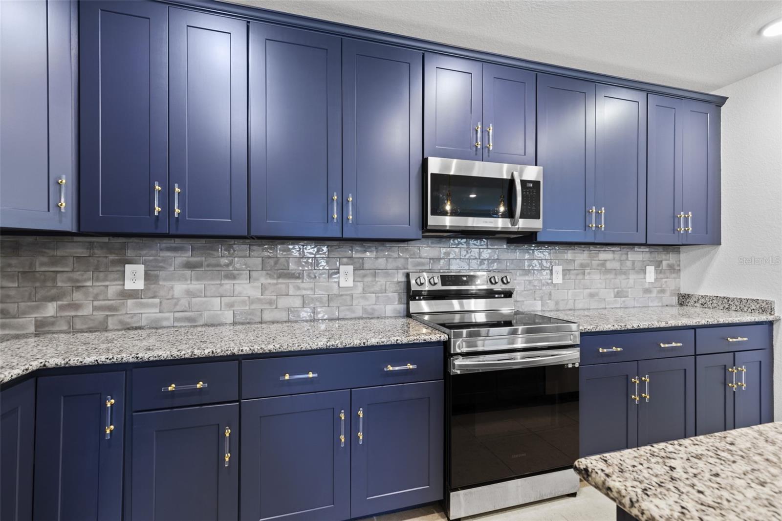 Image 23 of 40 For 8750 Cascade Price Circle