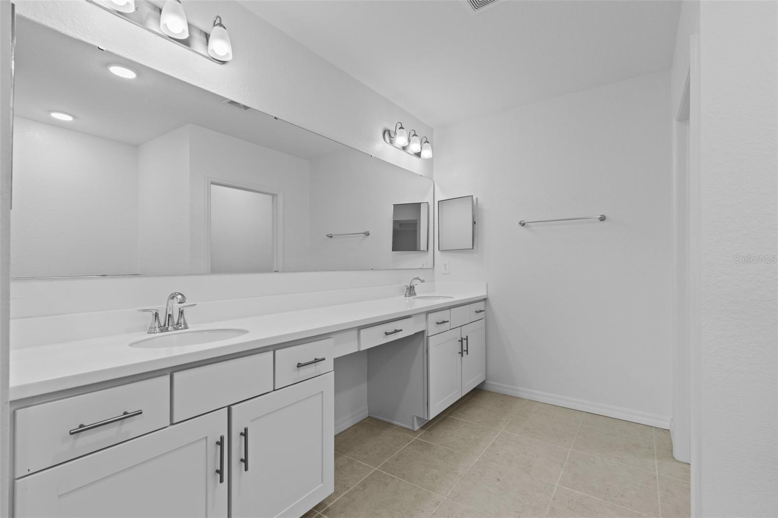 Image 26 of 40 For 8750 Cascade Price Circle