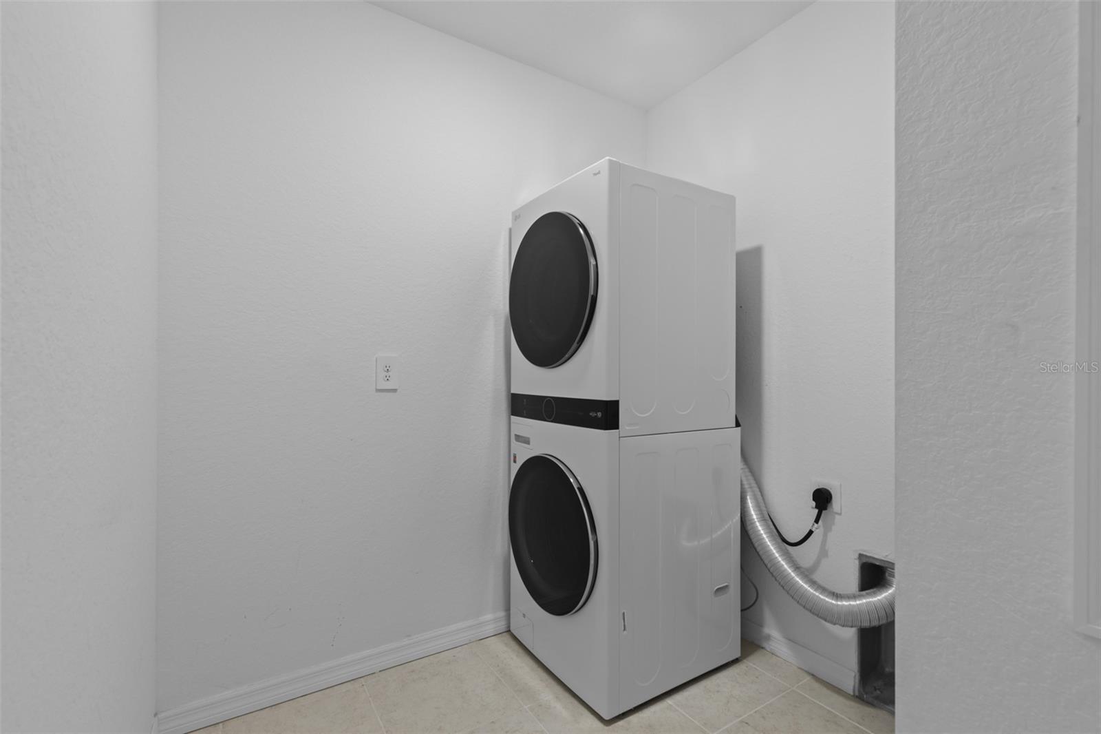 Image 28 of 40 For 8750 Cascade Price Circle