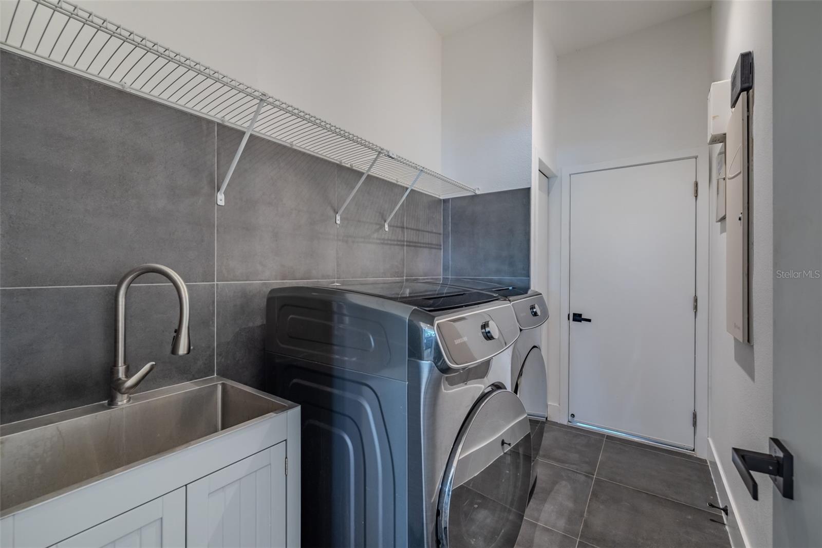 Image 43 of 59 For 8117 Hampton Glen Drive